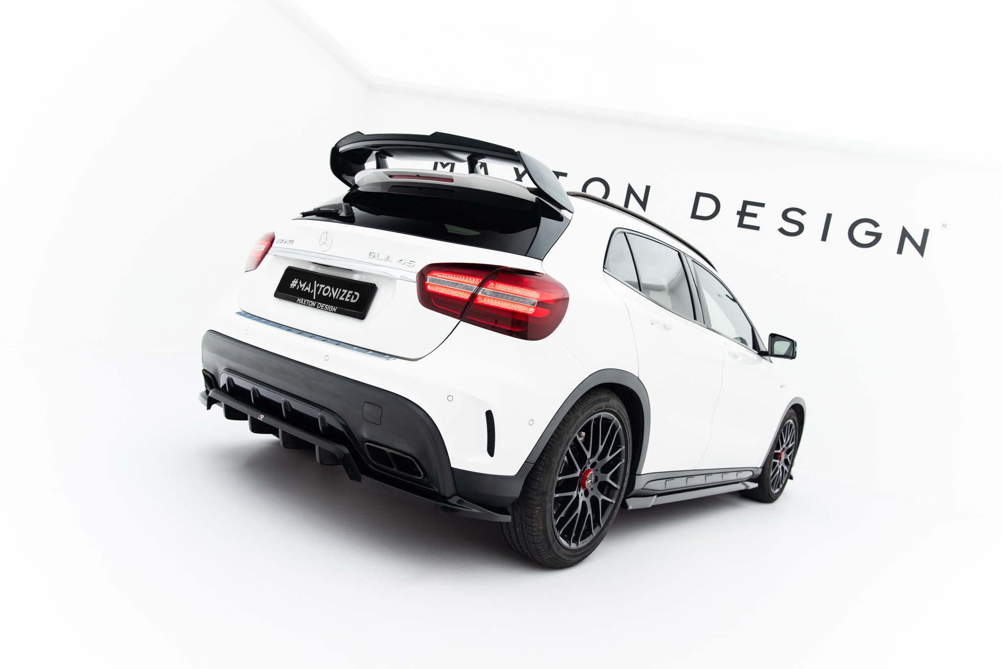 Street+ Mittlerer Diffusor RACE Heck Ansatz passend für Mercedes GLA 45 AMG X156 FL schwarz Hochglanz