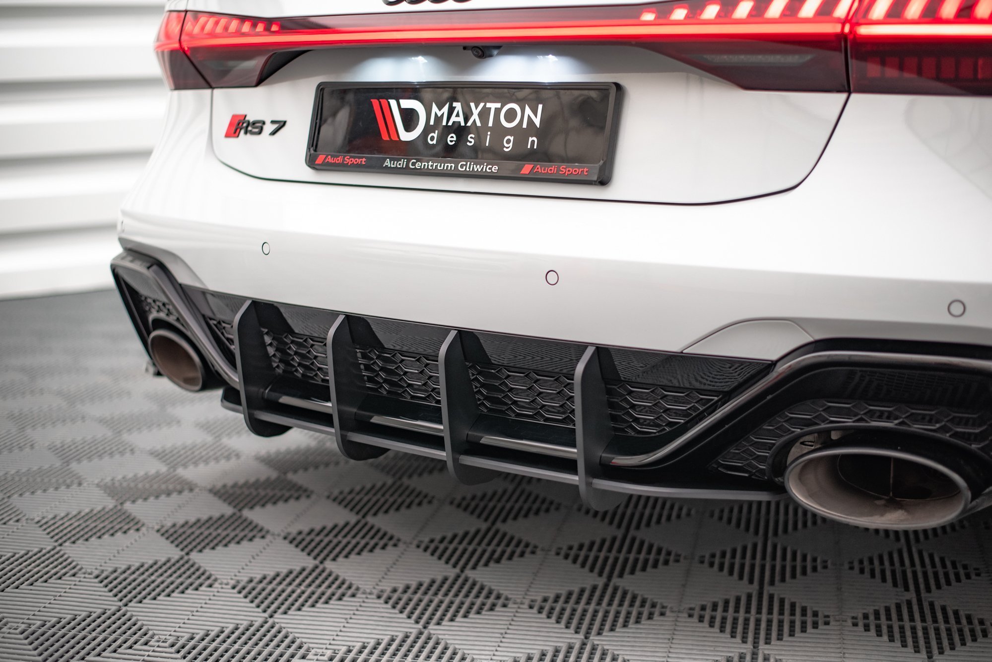 Street Pro Heckschürze Heck Ansatz Diffusor passend für Audi RS7 C8 / RS6 C8 schwarz-rot