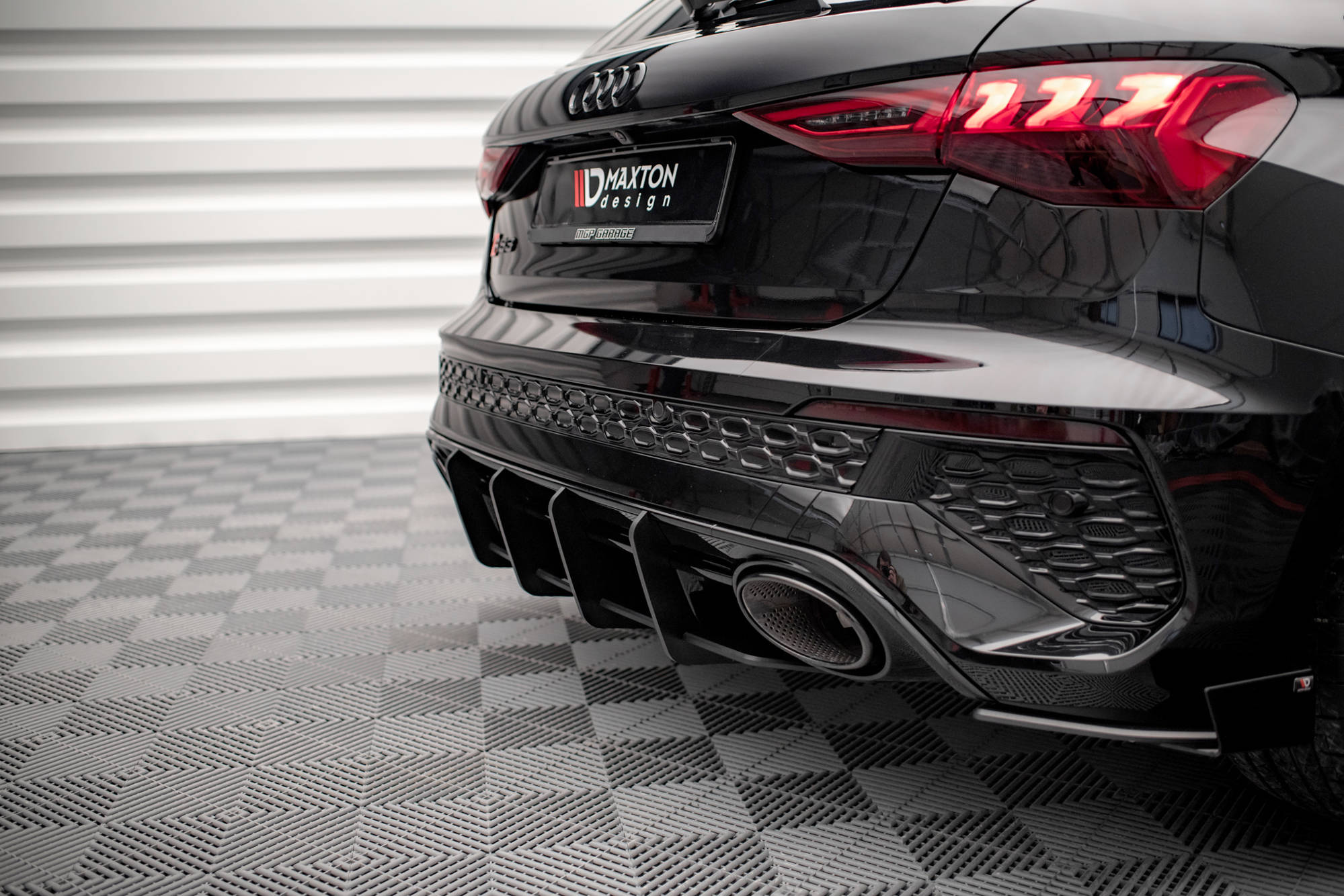 Street Pro Heckschürze Heck Ansatz Diffusor passend für Audi RS3 Sportback 8Y schwarz-rot