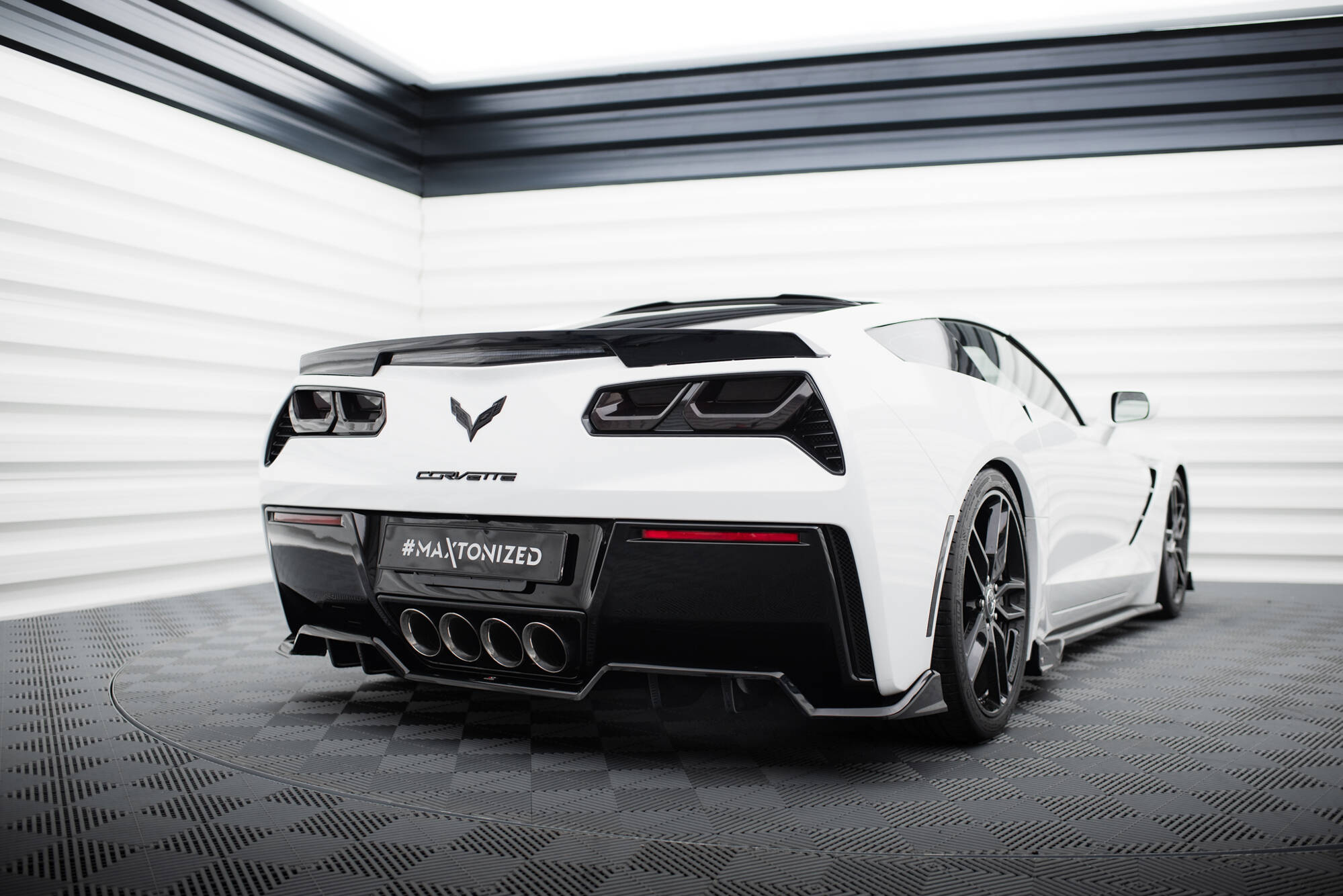 Street+ Mittlerer Diffusor Heck Ansatz RACE passend für Chevrolet Corvette C7 schwarz Hochglanz