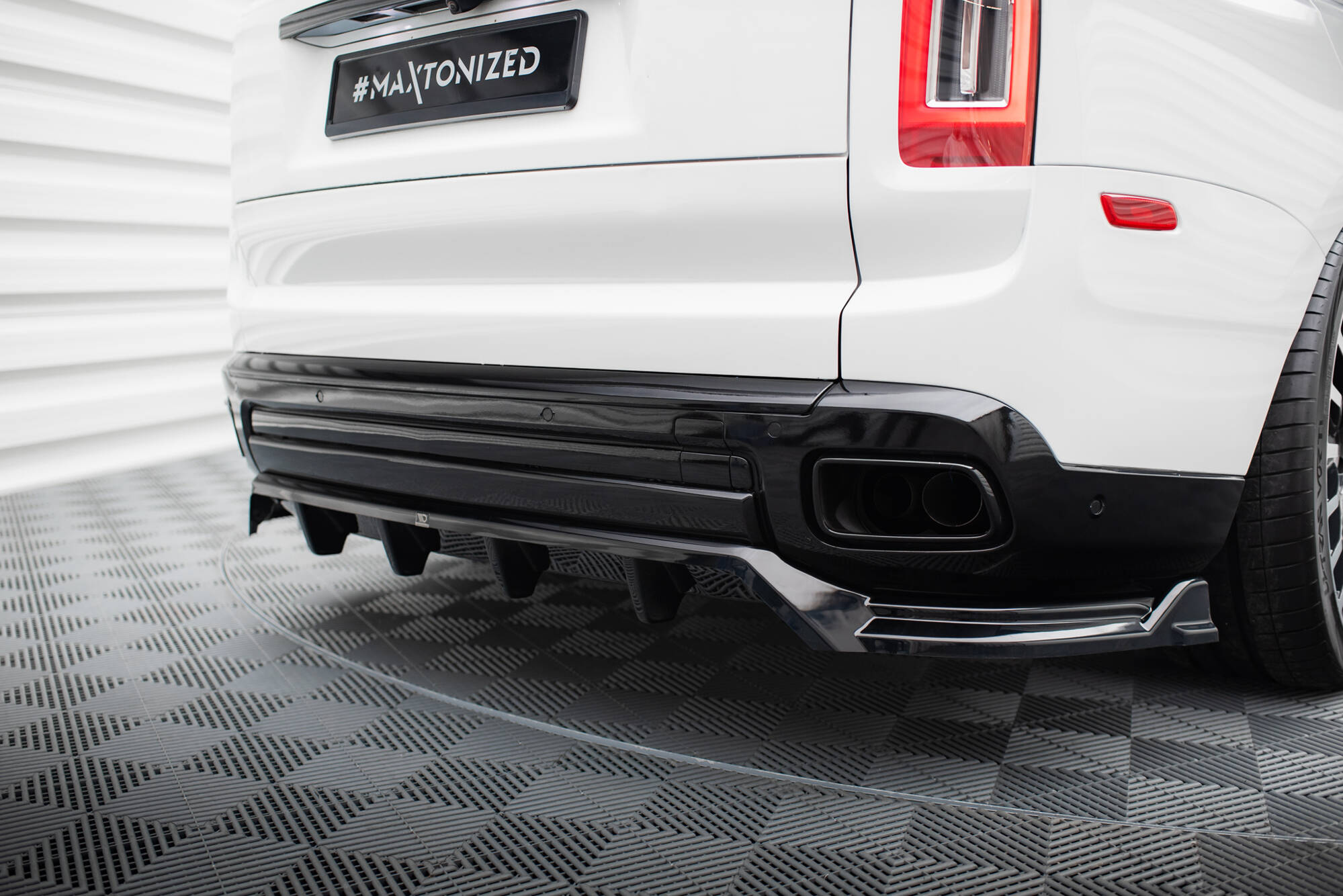 Diffusor Heckansatz passend für Rolls Royce Cullinan schwarz Hochglanz