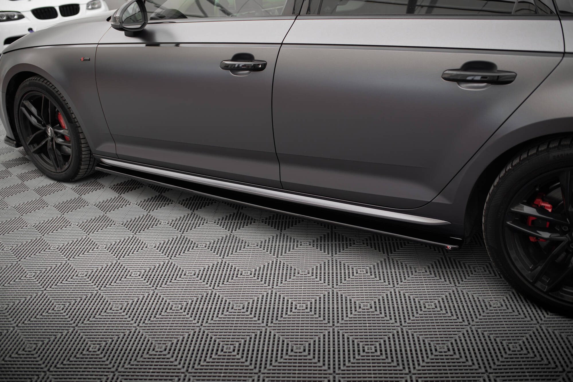 Seitenschweller Ansatz für Audi S4 / A4 S-Line / A4 Competiton B9 schwarz Hochglanz