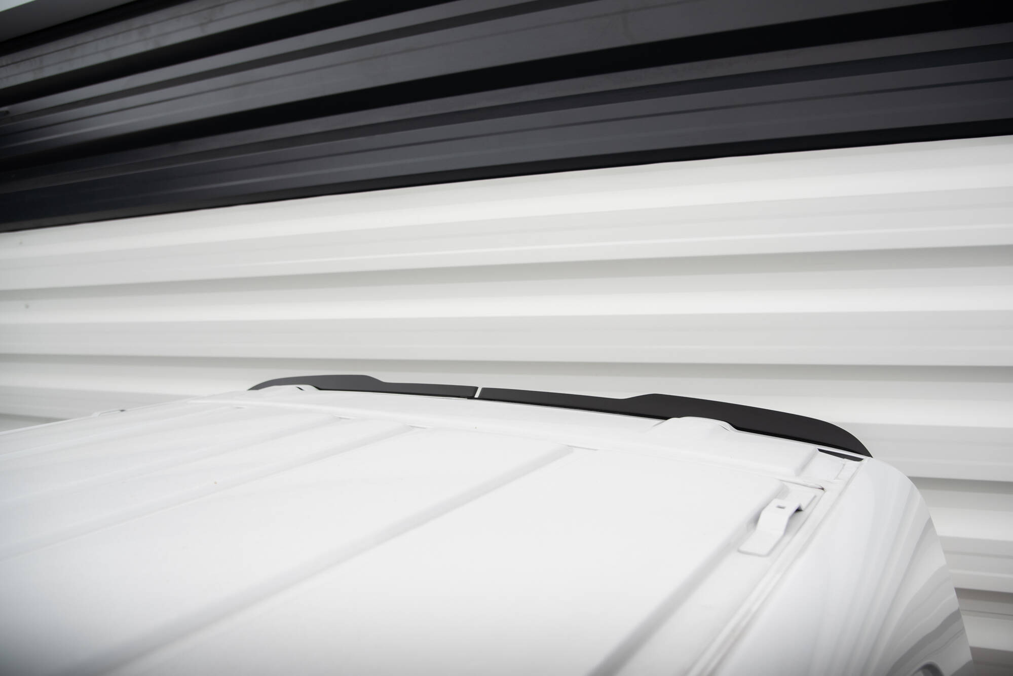 Heck Spoiler Aufsatz Abrisskante passend für Citroen Jumpy Mk3 schwarz Hochglanz