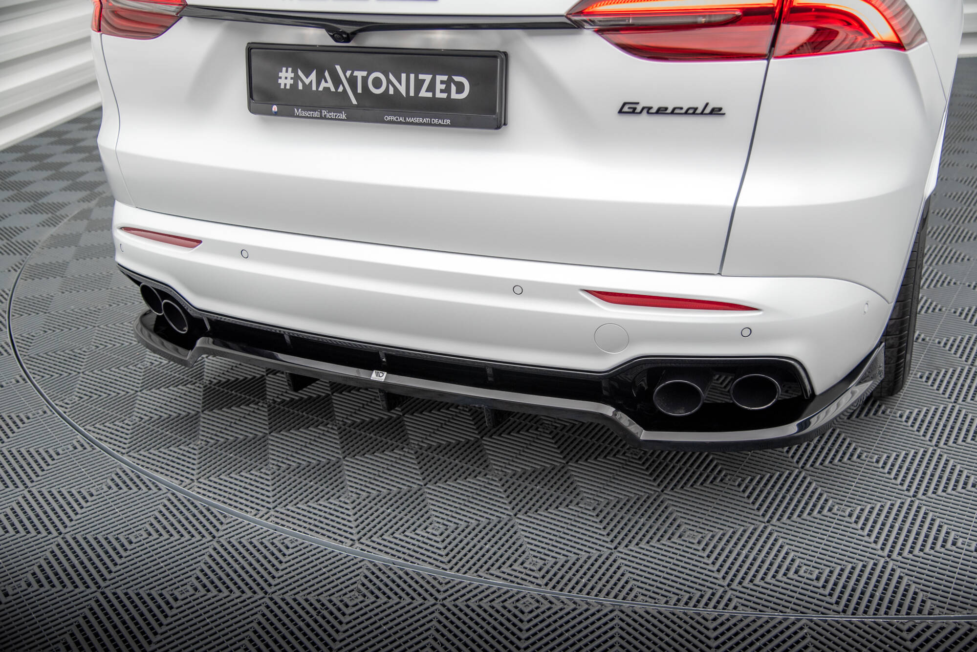 Diffusor Heckansatz passend für Maserati Grecale GT / Modena Mk1 schwarz Hochglanz