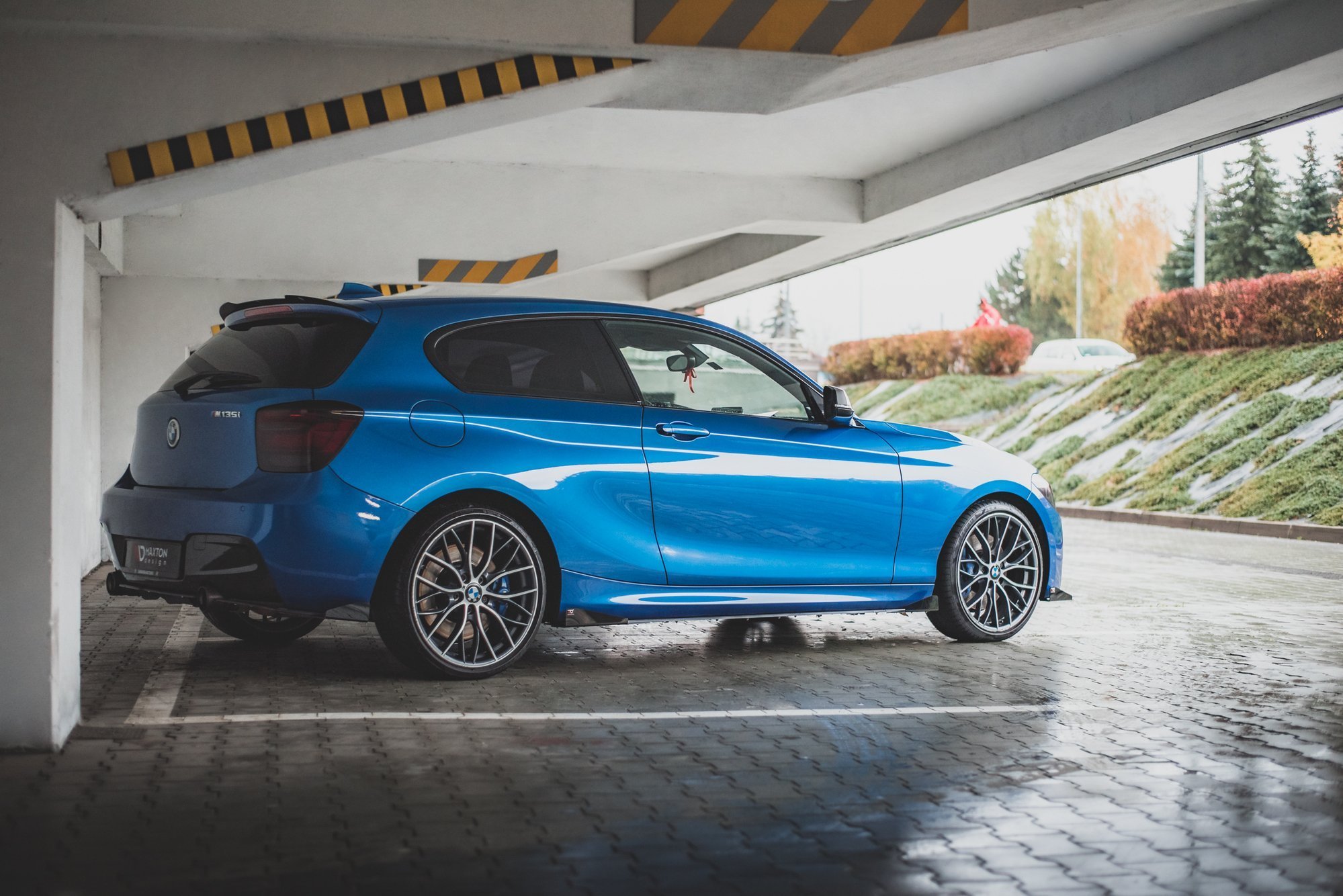 Street Pro Seitenschweller Leisten + Flaps passend für BMW 1er F21 M135i / M140i / M-Paket schwarz Hochglanz