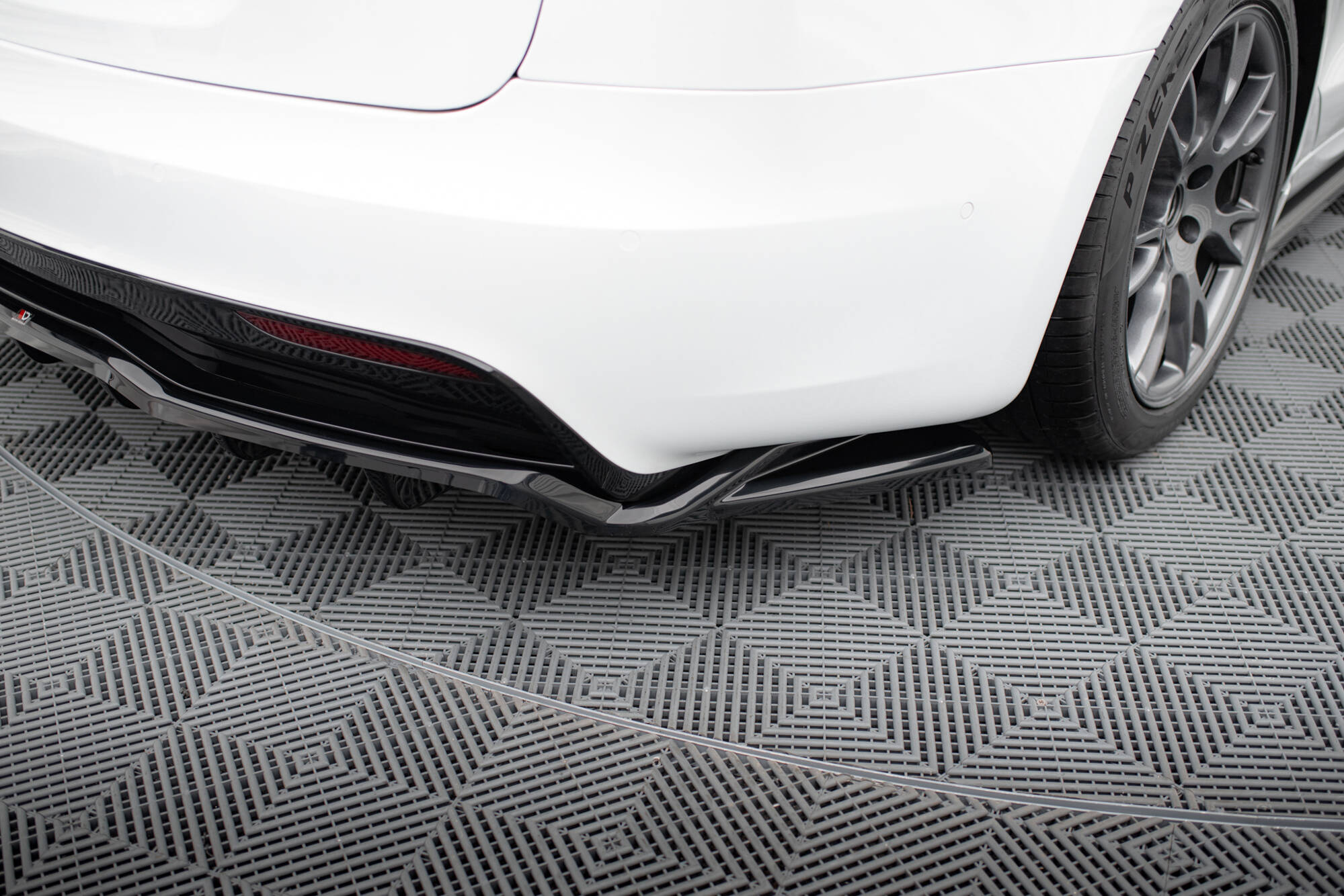 Diffusor Heckansatz V.2 passend für Tesla Model S Plaid Mk1 FL schwarz Hochglanz