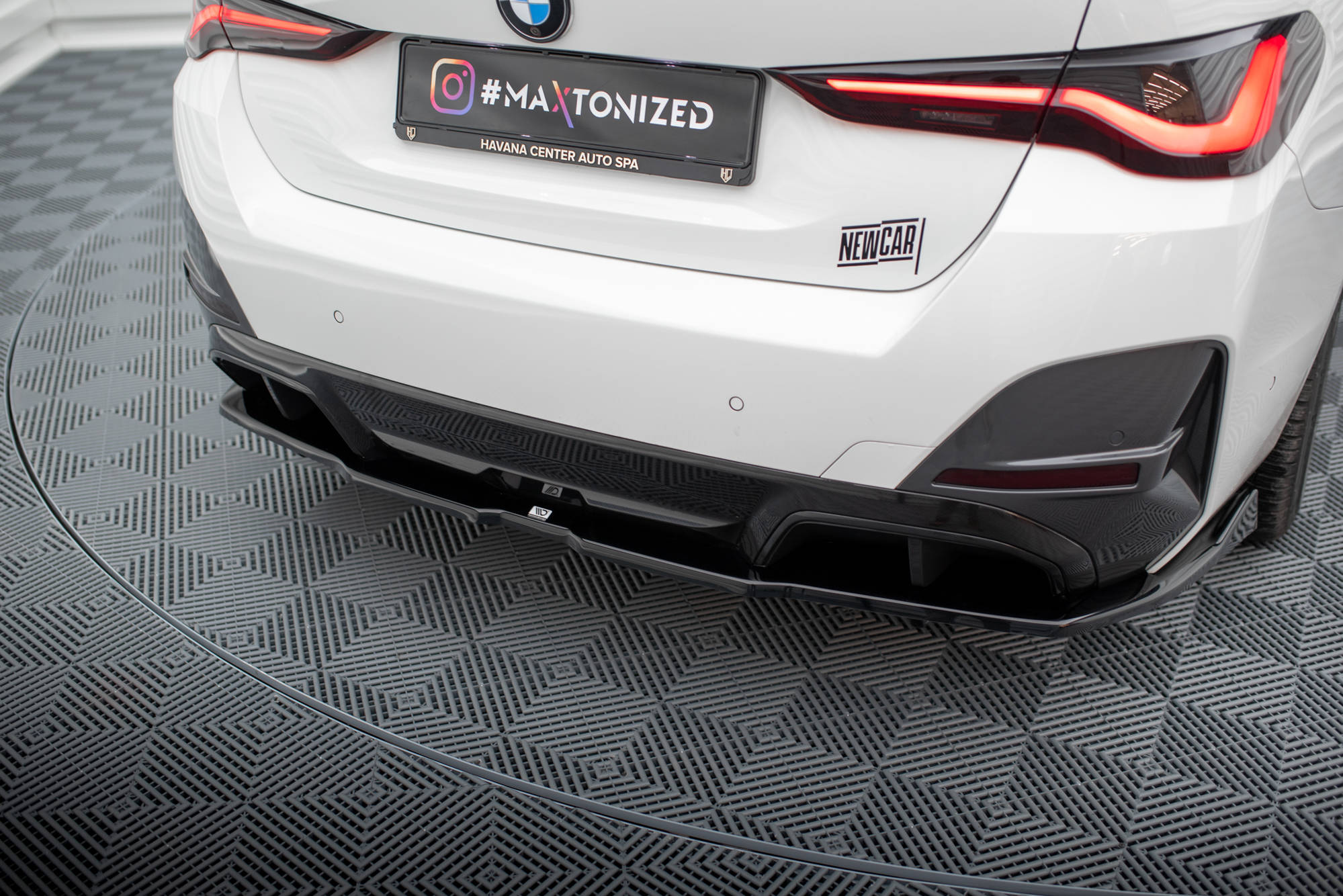 Street+ Mittlerer Diffusor RACE Heck Ansatz V.2 passend für BMW i4 M-Paket G26 schwarz Hochglanz