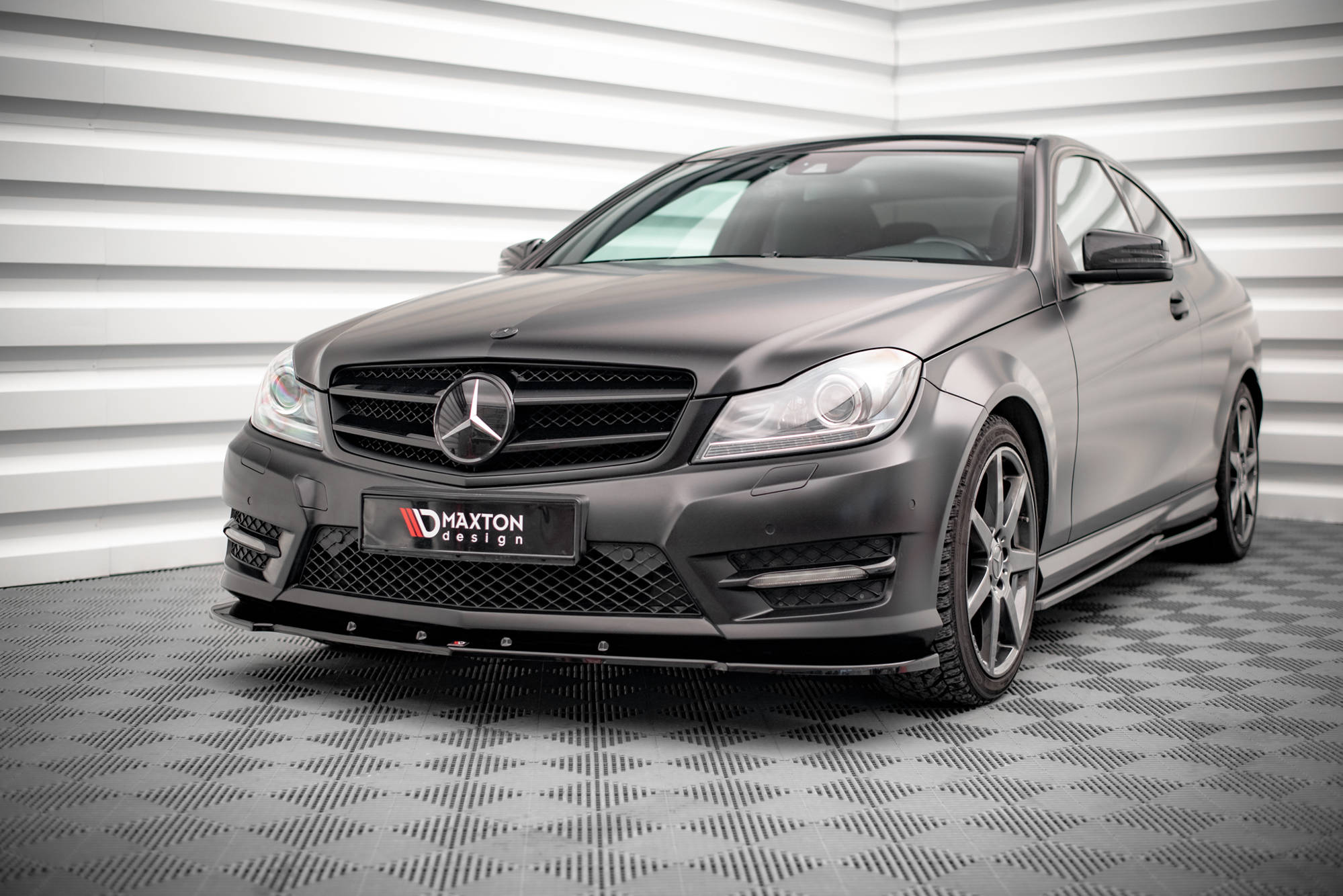 Street+ Spoilerlippe Front Ansatz V.2 passend für Mercedes C Coupe / Limousine / Kombi AMG-Line C204 / W204 FL / S204 FL schwarz Hochglanz