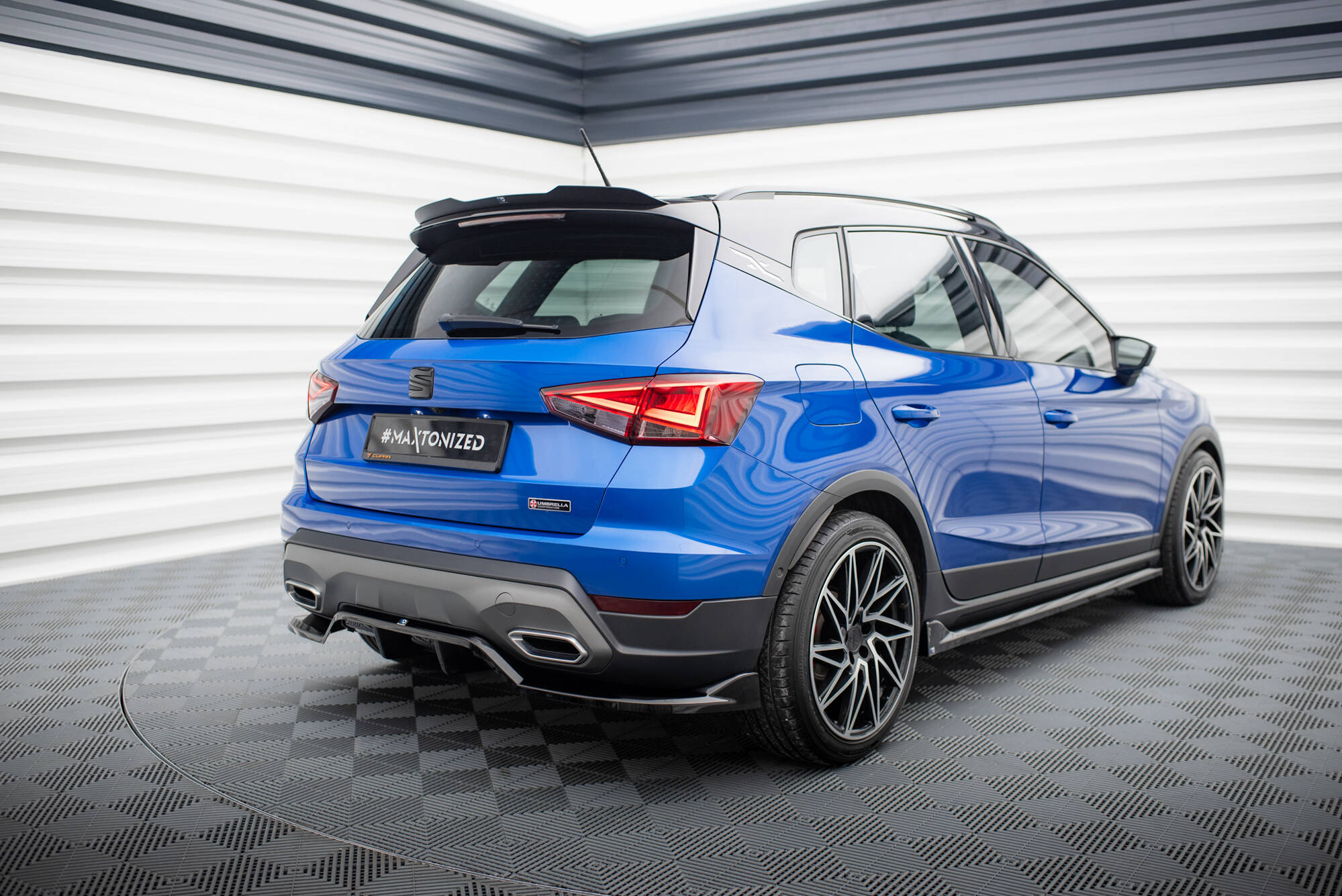 Street+ Mittlerer Diffusor RACE Heck Ansatz passend für Seat Arona FR Mk1 FL schwarz Hochglanz