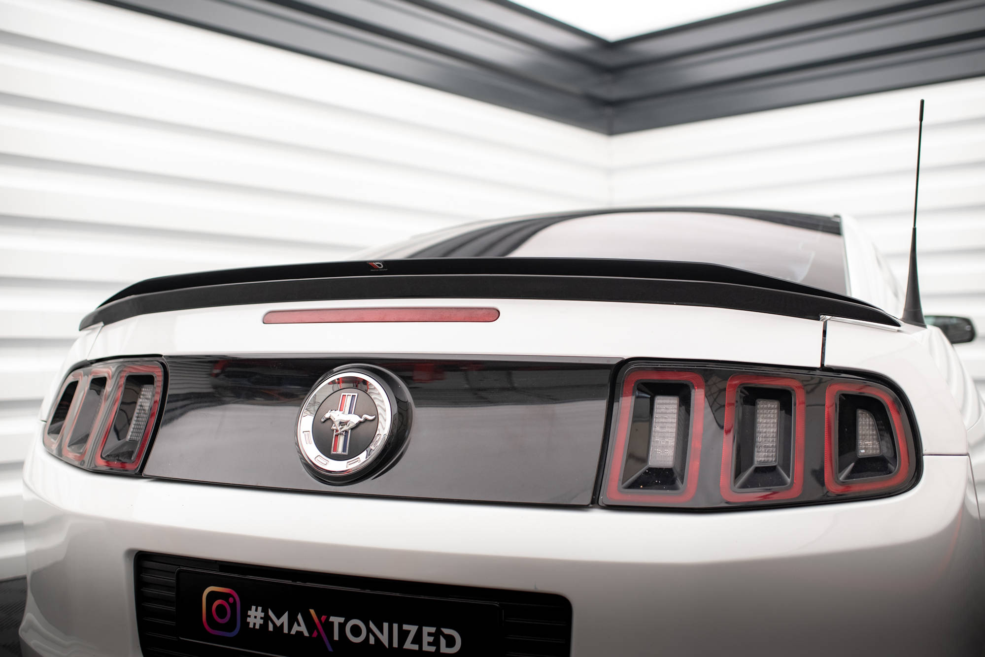 Heck Spoiler Aufsatz Abrisskante passend für Ford Mustang Mk5 FL schwarz Hochglanz