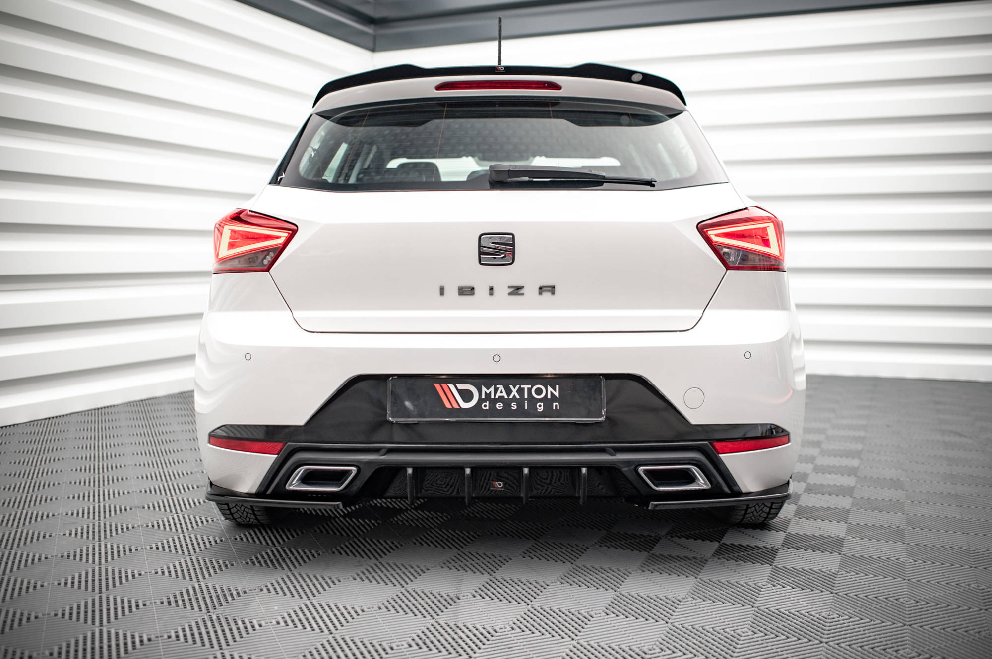 Street+ Heck Ansatz Diffusor passend für Seat Ibiza FR/ Standard Mk5 schwarz Hochglanz