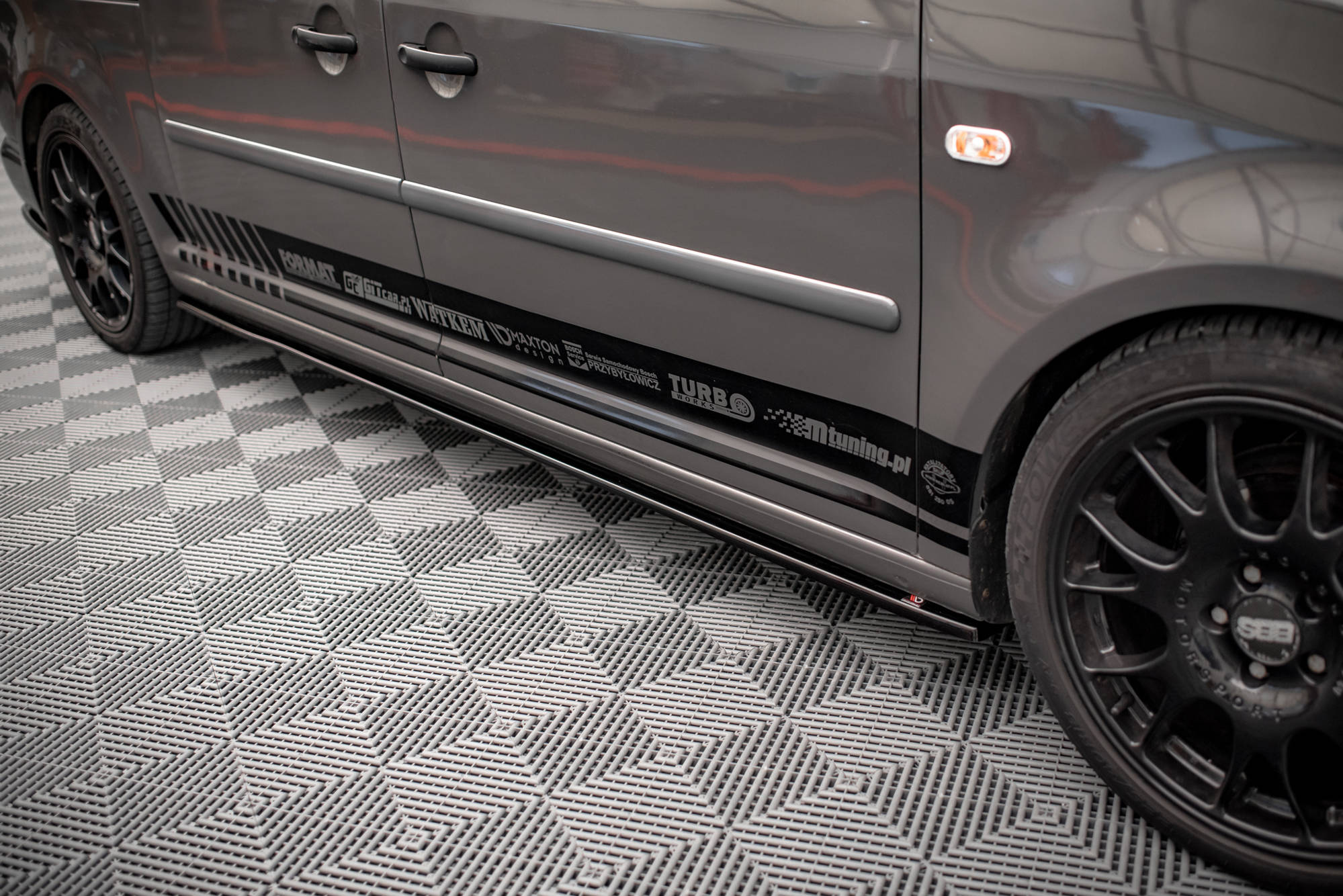 Street+ Seitenschweller Leisten passend für VW Caddy Long Mk3 FL schwarz Hochglanz