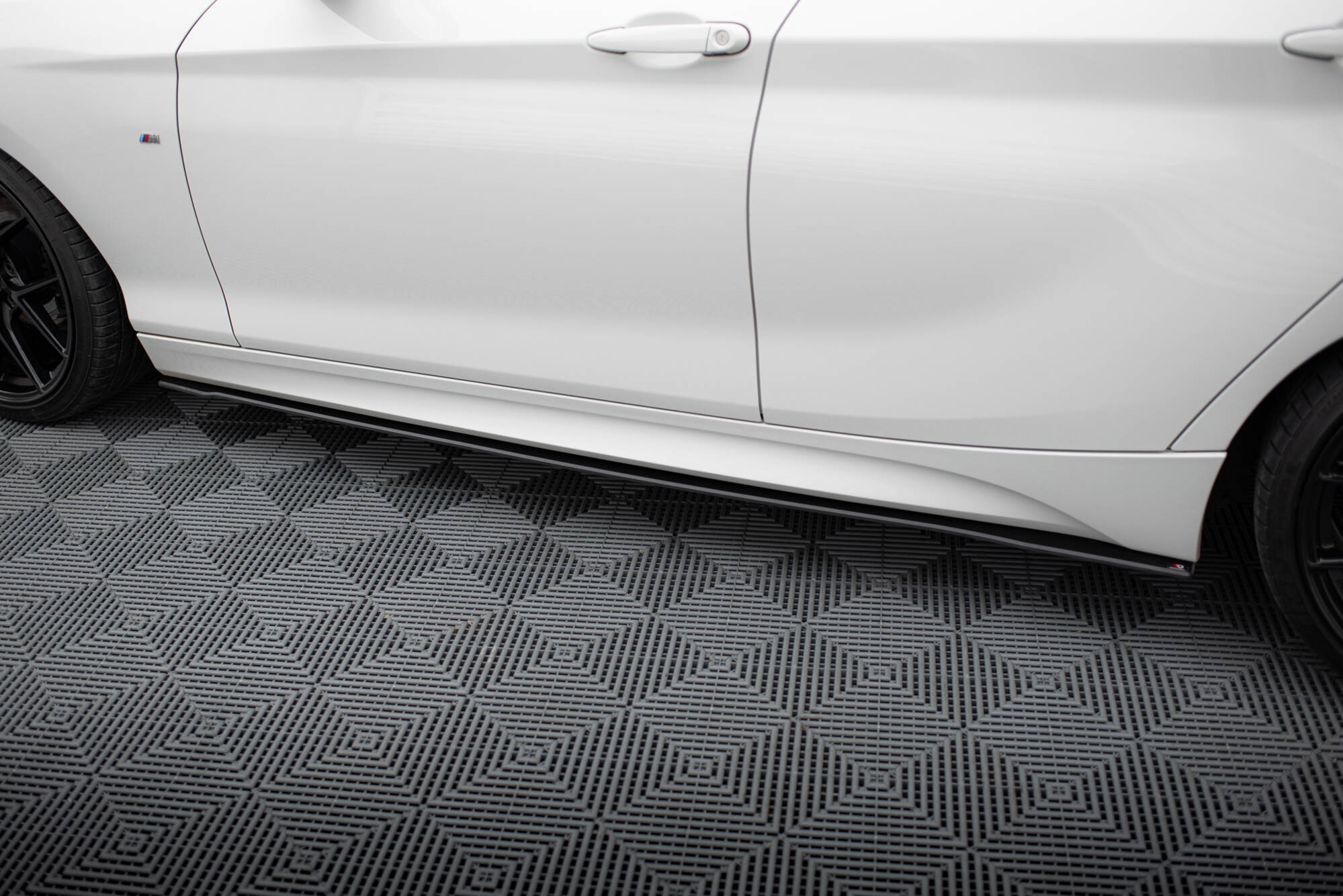 Street Pro Seitenschweller Leisten V.2 passend für BMW 1er F20 M135i / M140i / M-Paket rot