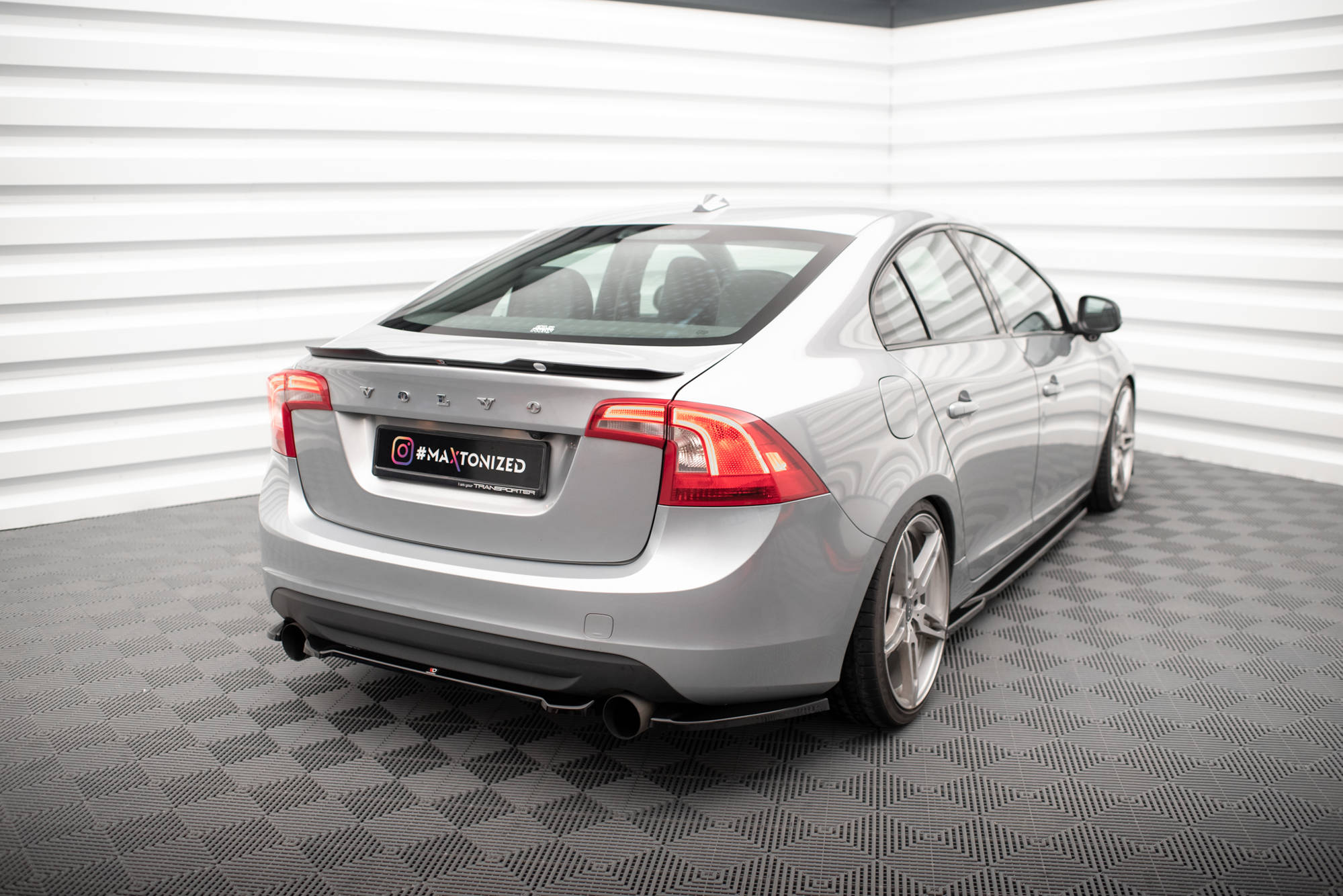 Street+ Heck Ansatz Flaps passend für Volvo S60 R-Design Mk2 schwarz Hochglanz
