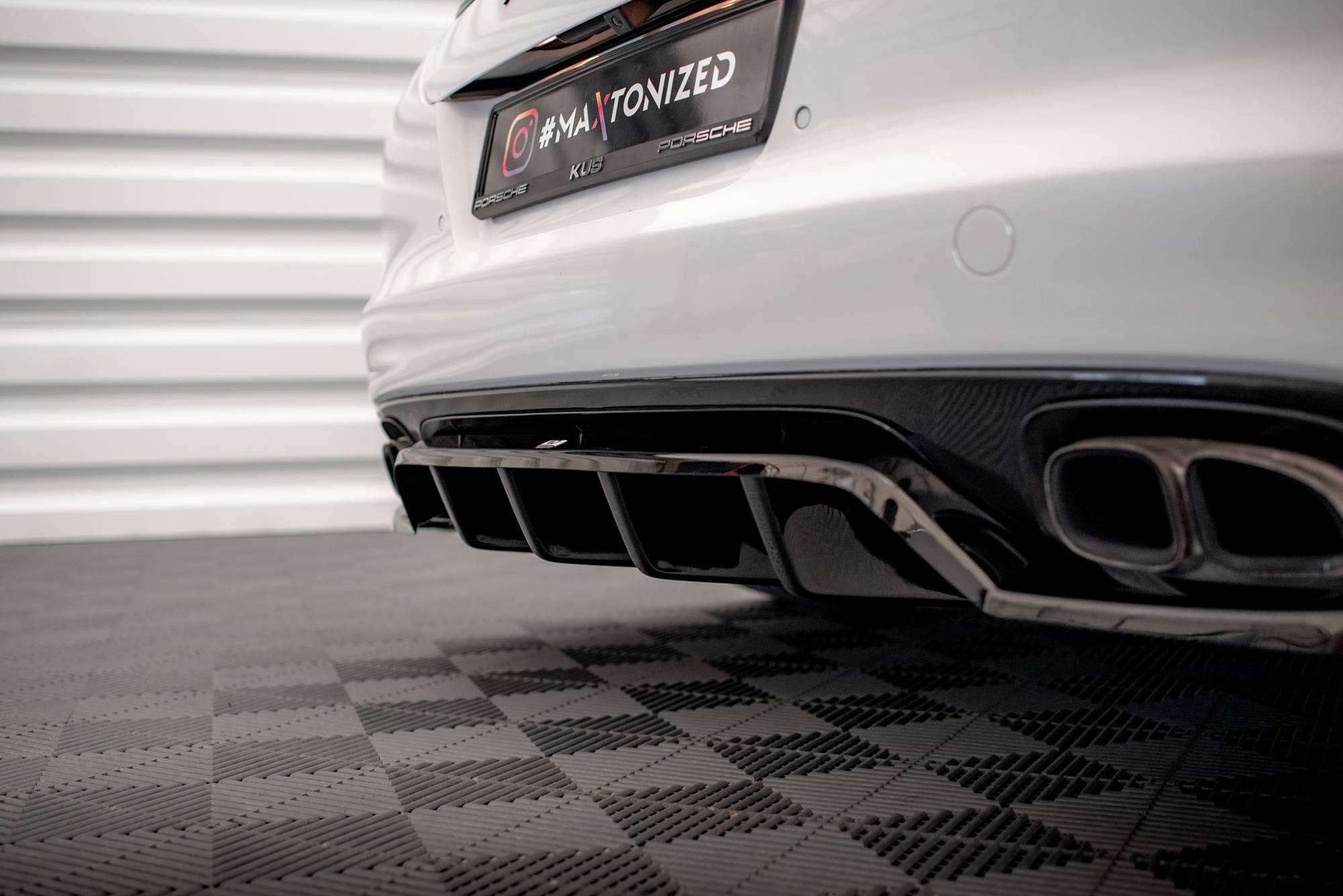 Street+ Mittlerer Diffusor RACE Heck Ansatz passend für Porsche Panamera Turbo 970 schwarz Hochglanz