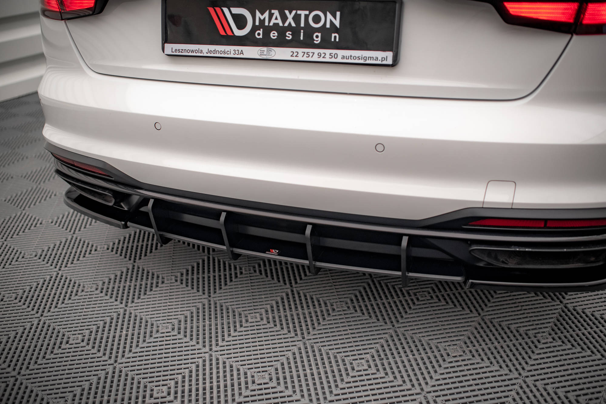Street Pro Heckschürze Heck Ansatz Diffusor passend für Audi A4 B9 FL schwarz-rot