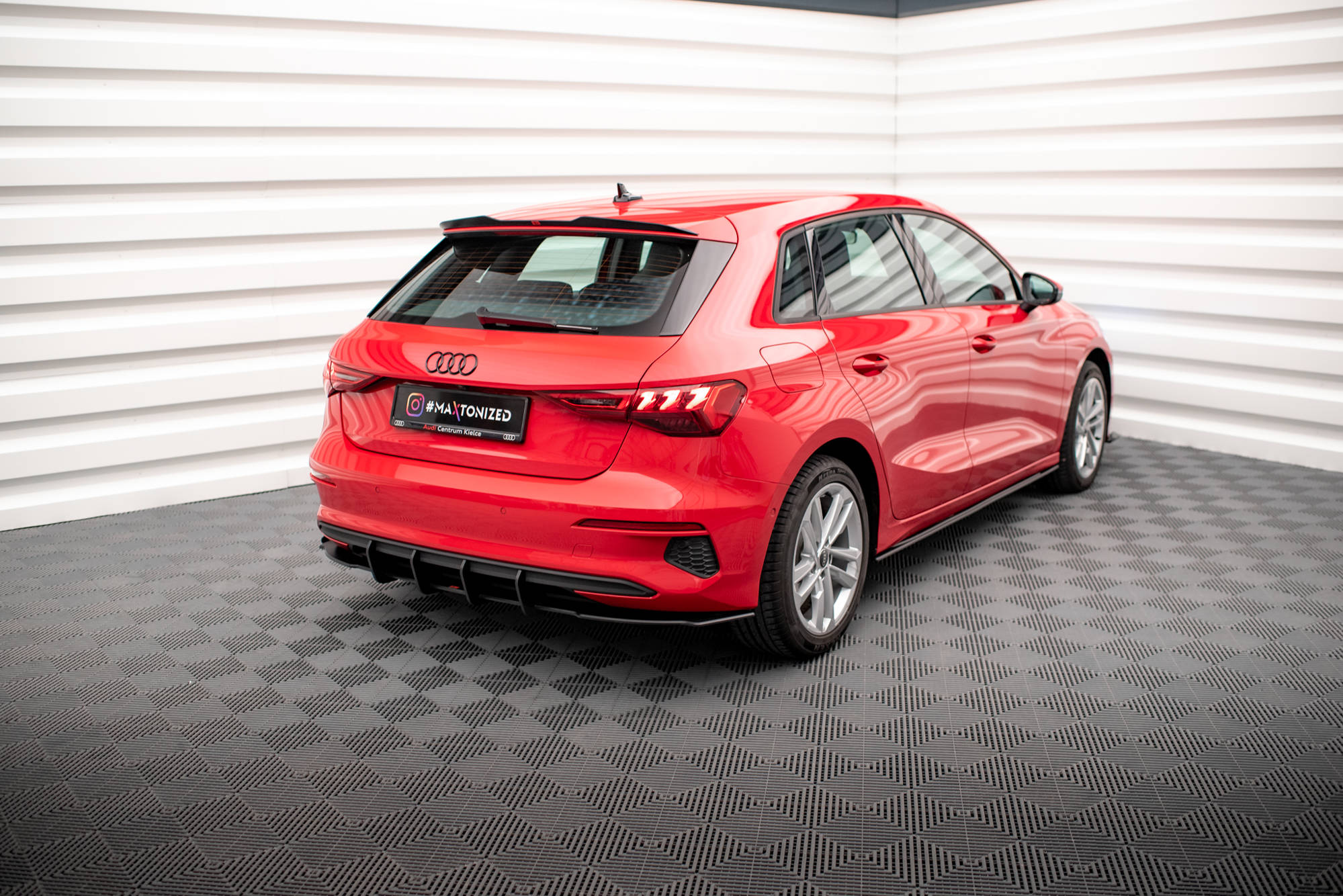 Street Pro Heckschürze Heck Ansatz Diffusor passend für Audi A3 Sportback 8Y rot