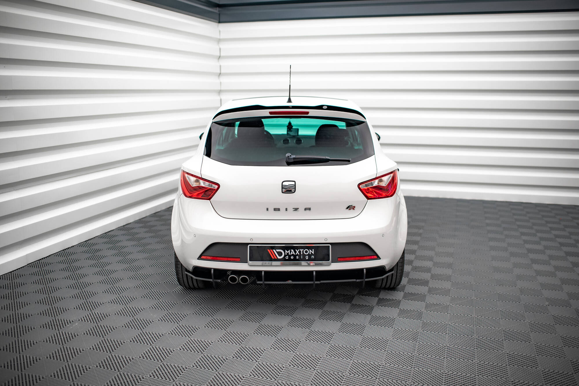 Street Pro Heckschürze Heck Ansatz Diffusor passend für Seat Ibiza FR SC Mk4 FL schwarz-rot