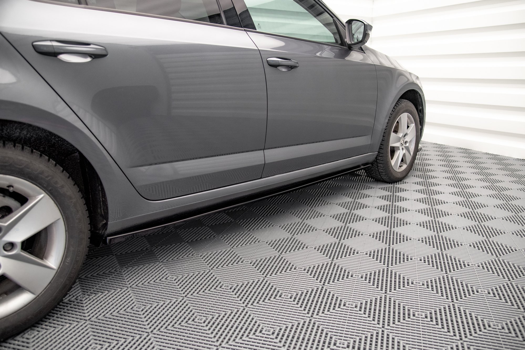 Street+ Seitenschweller Leisten passend für Skoda Octavia Mk3 FL schwarz Hochglanz