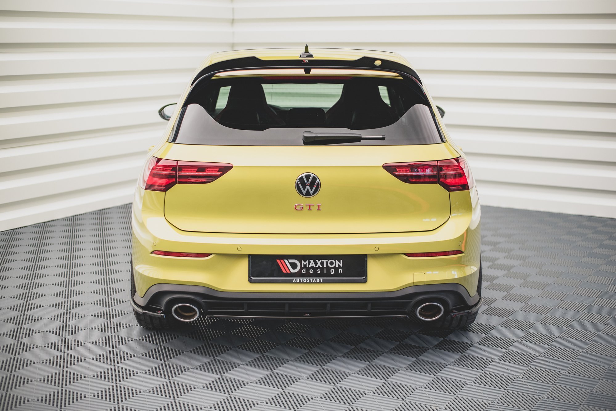 Street+ Mittlerer Diffusor Heck Ansatz passend für VW Golf GTI Clubsport Mk8 schwarz Hochglanz