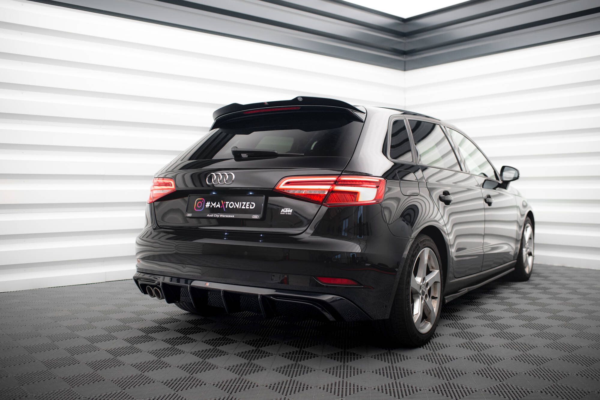 Street+ Heck Ansatz Diffusor passend für Audi A3 Sportback 8V FL Doppelauspuff li. schwarz Hochglanz