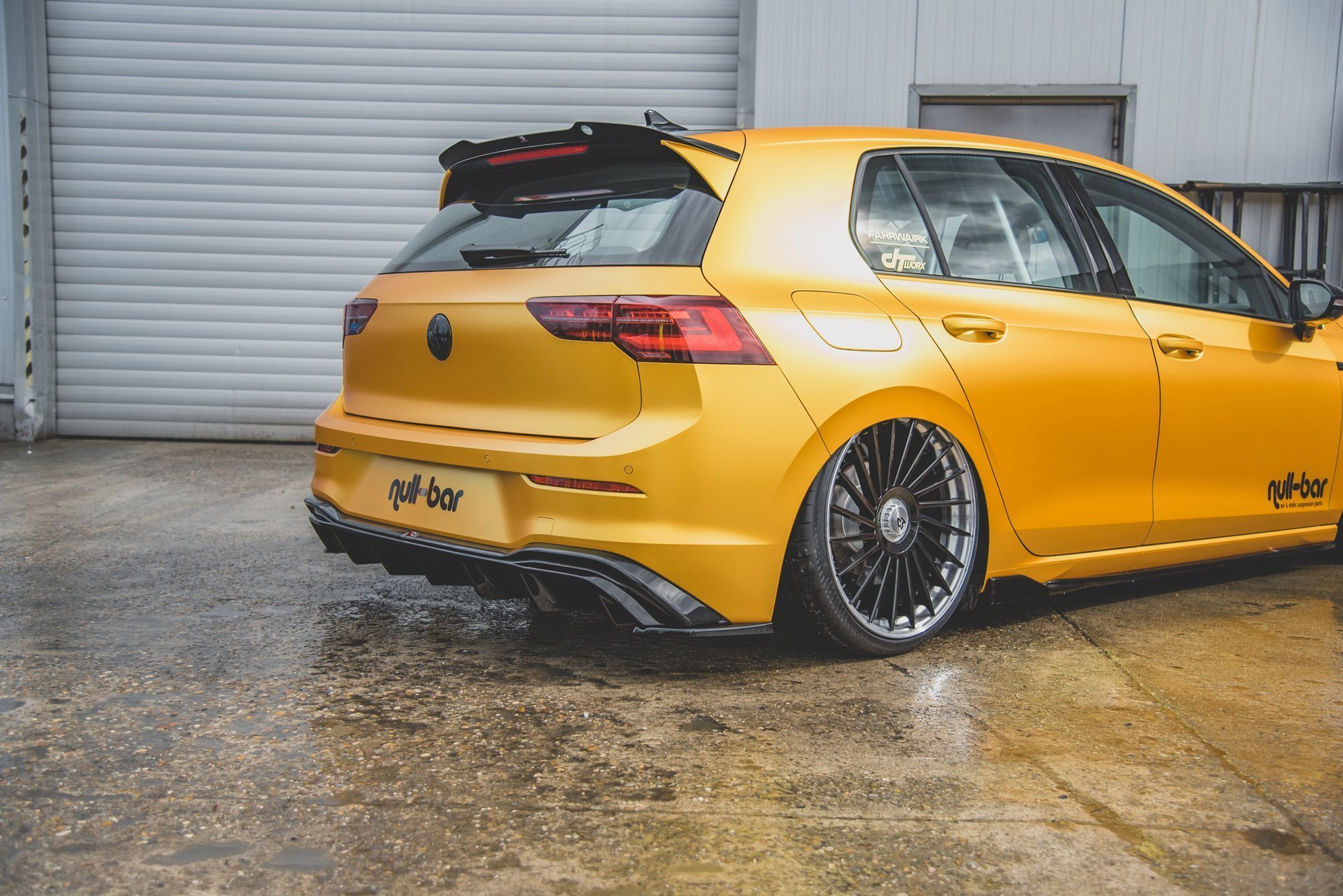 Heck Ansatz Flaps Diffusor für VW Golf Mk8 Facelift schwarz Hochglanz