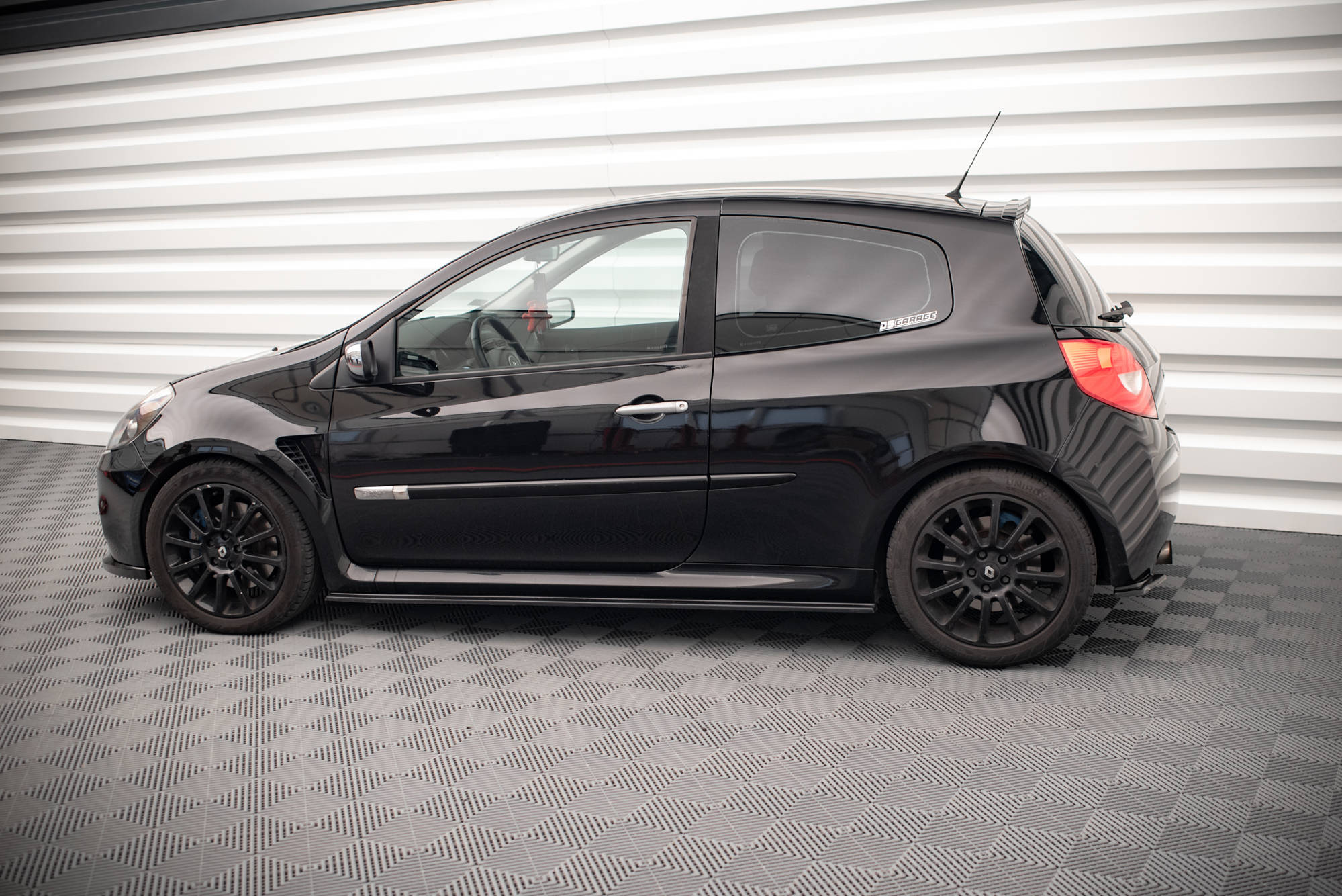 Heck Ansatz Flaps Diffusor für RENAULT CLIO III RS schwarz Hochglanz