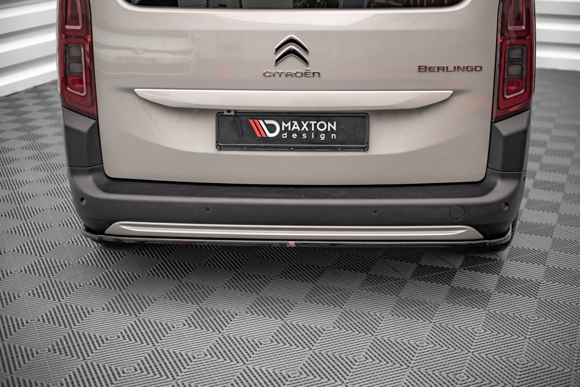 Street+ Mittlerer Diffusor Heck Ansatz passend für Citroen Berlingo Mk3 schwarz Hochglanz
