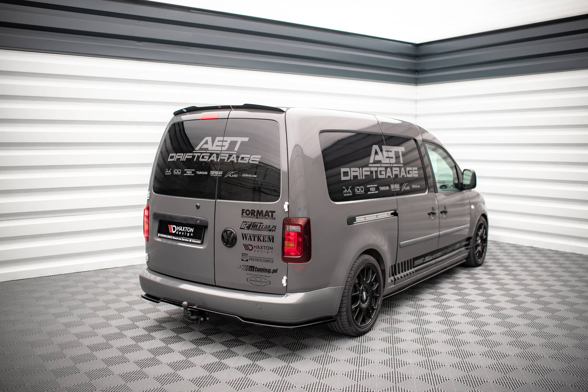 Street+ Mittlerer Diffusor Heck Ansatz passend für VW Caddy Long Mk3 FL schwarz Hochglanz