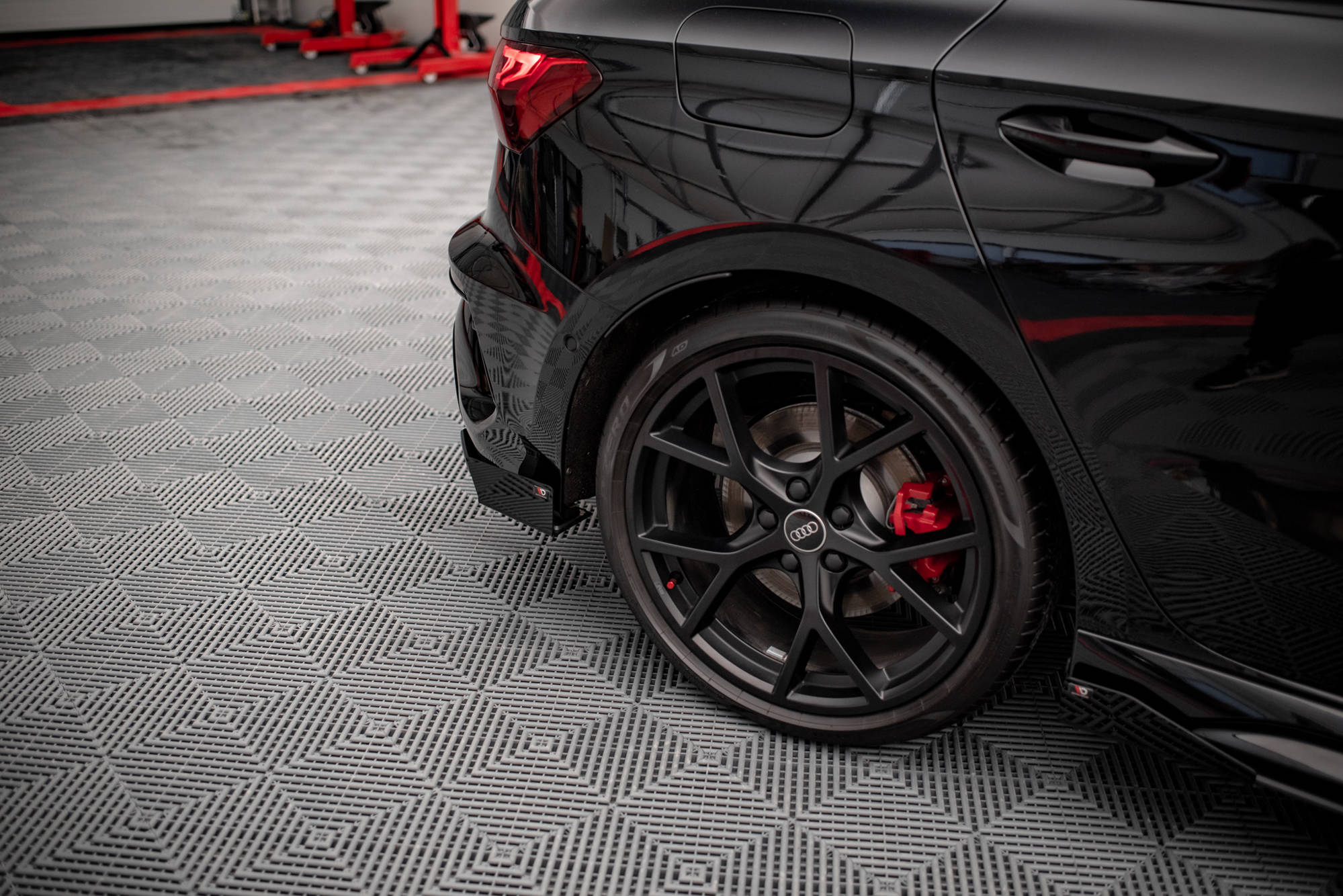 Street Pro Heck Ansatz Flaps passend für Audi RS3 Sportback 8Y rot+ Hochglanz Flaps