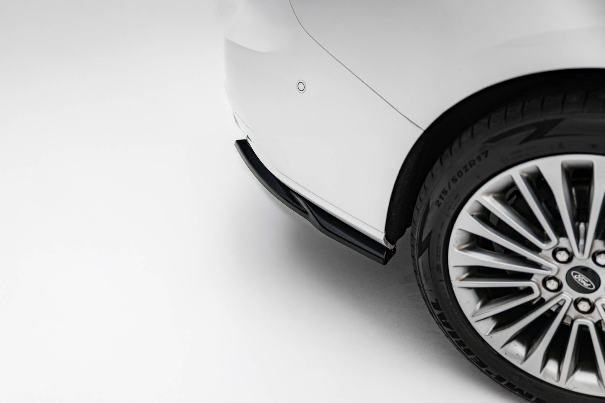 Street+ Heck Ansatz Flaps passend für Ford Focus Vignale Kombi Mk4 schwarz Hochglanz