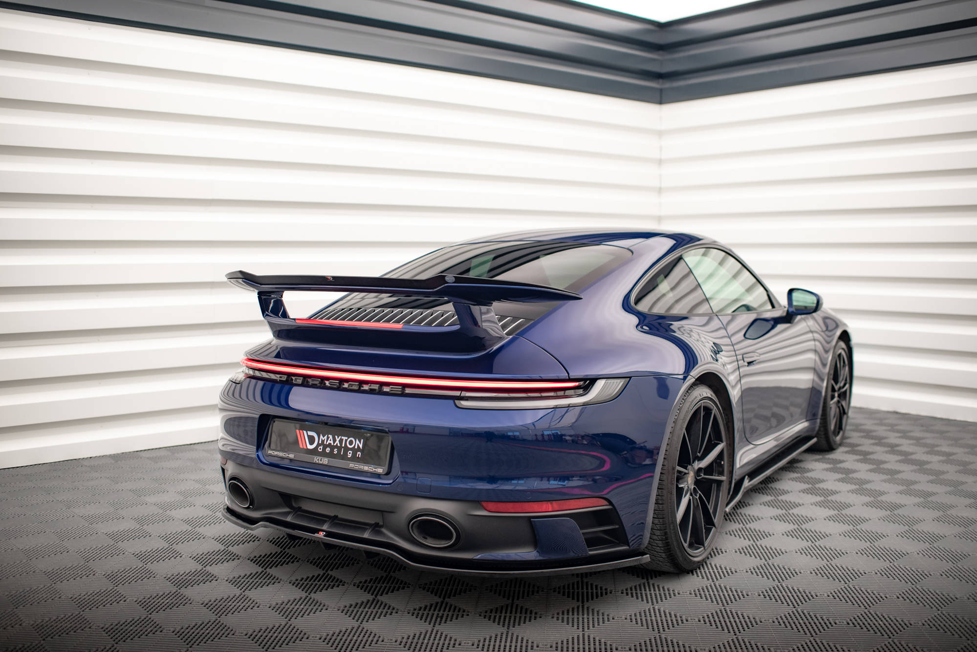 Heck Spoiler Aufsatz Abrisskante passend für Porsche 911 Carrera Aero 992 schwarz Hochglanz