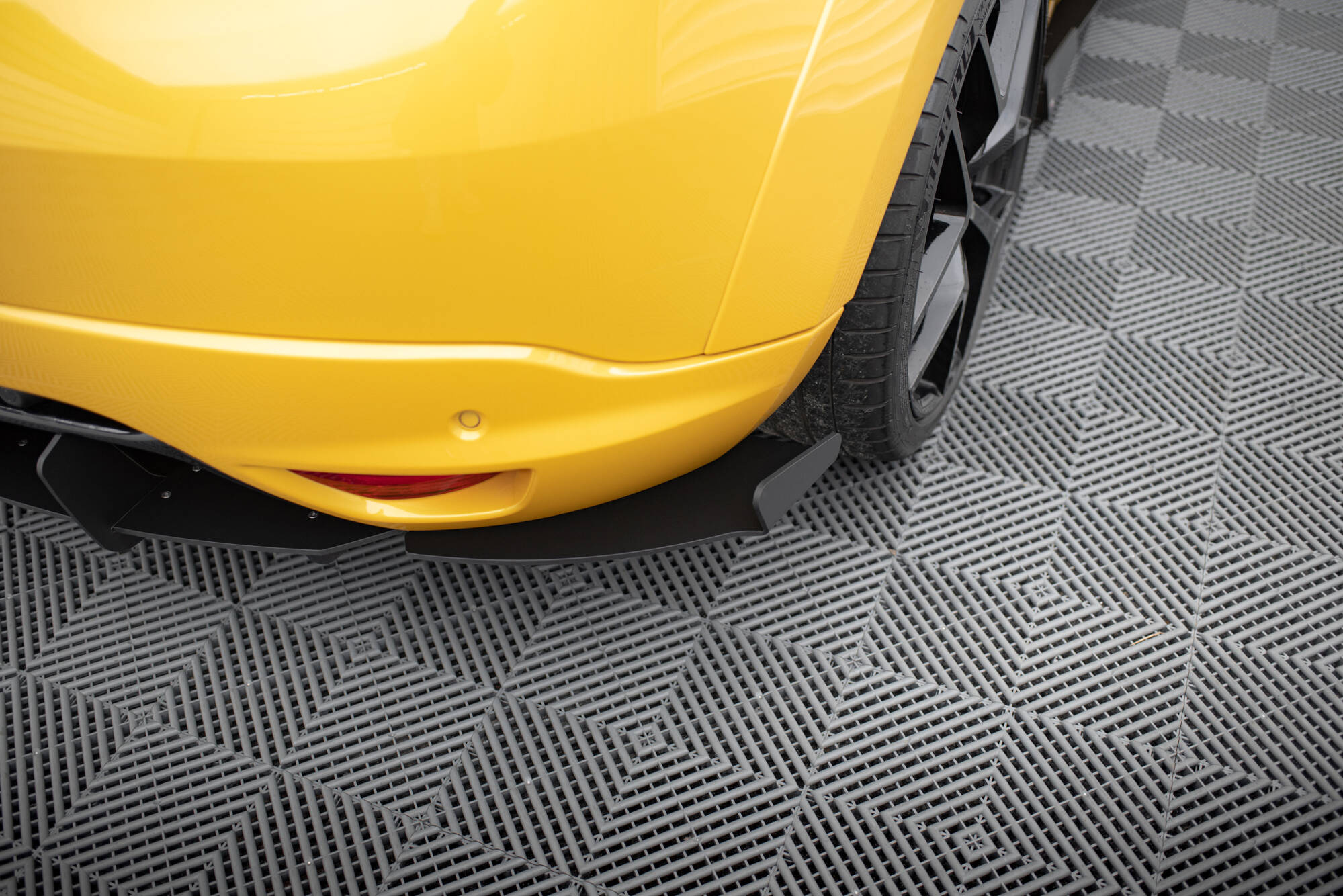 Heck Ansatz Flaps Diffusor für RENAULT MEGANE MK3 RS