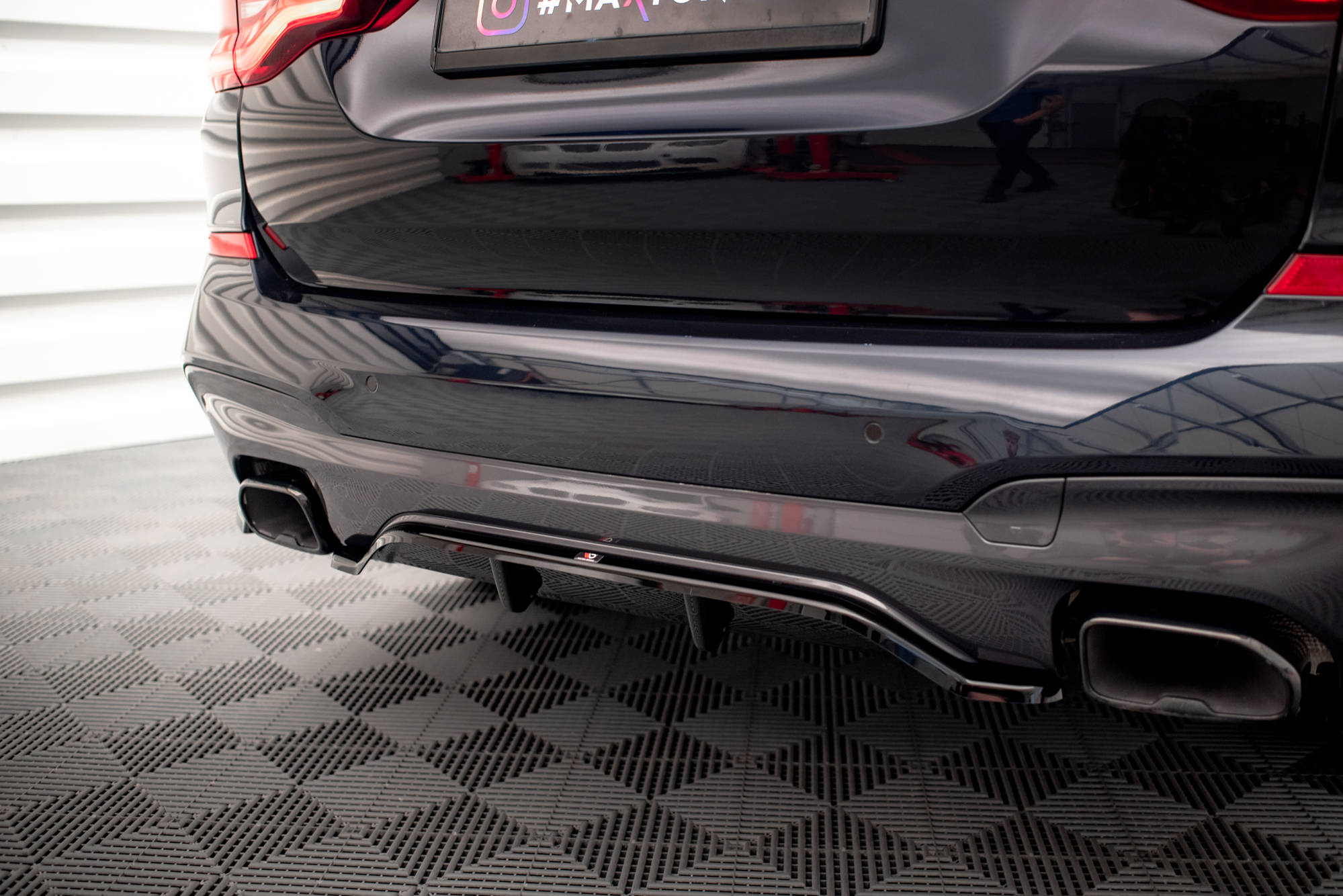 Street+ Mittlerer Diffusor RACE Heck Ansatz passend für BMW X3 M40i / M40d G01 schwarz Hochglanz