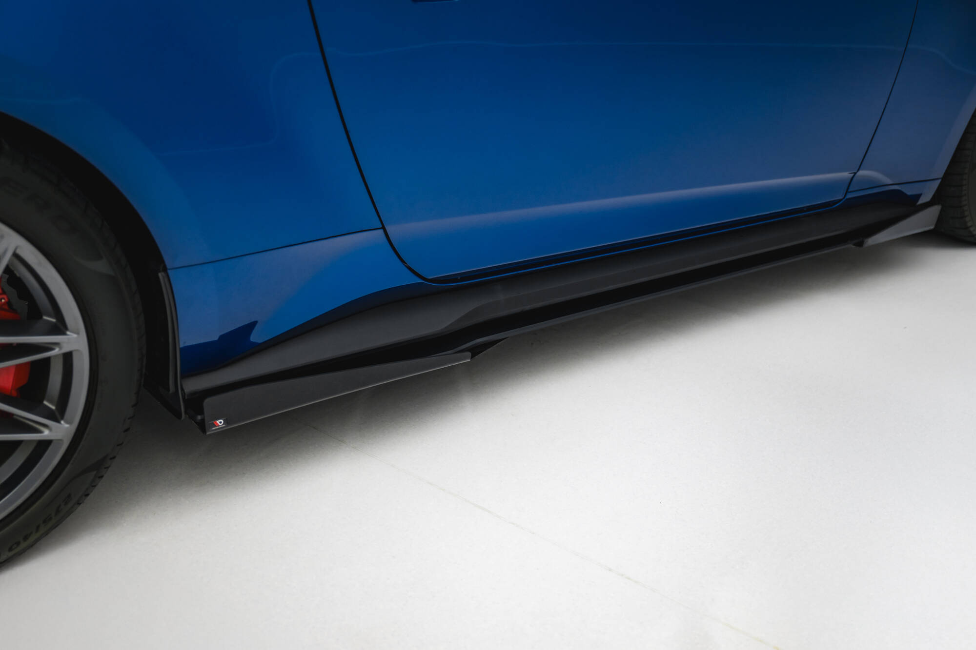 Seitenschweller Flaps passend für Ford Mustang GT Mk7 schwarz Hochglanz