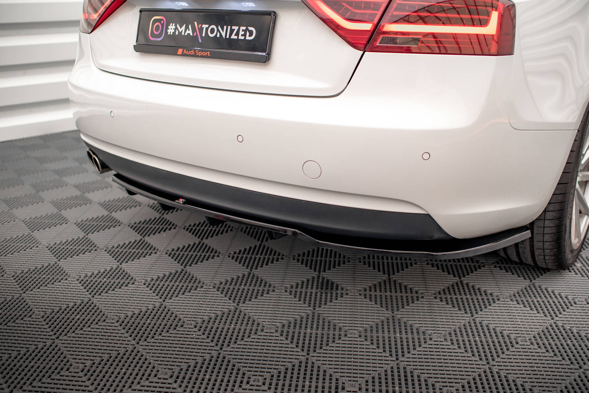 Street+ Mittlerer Diffusor RACE Heck Ansatz passend für Audi A5 Coupe 8T FL schwarz Hochglanz