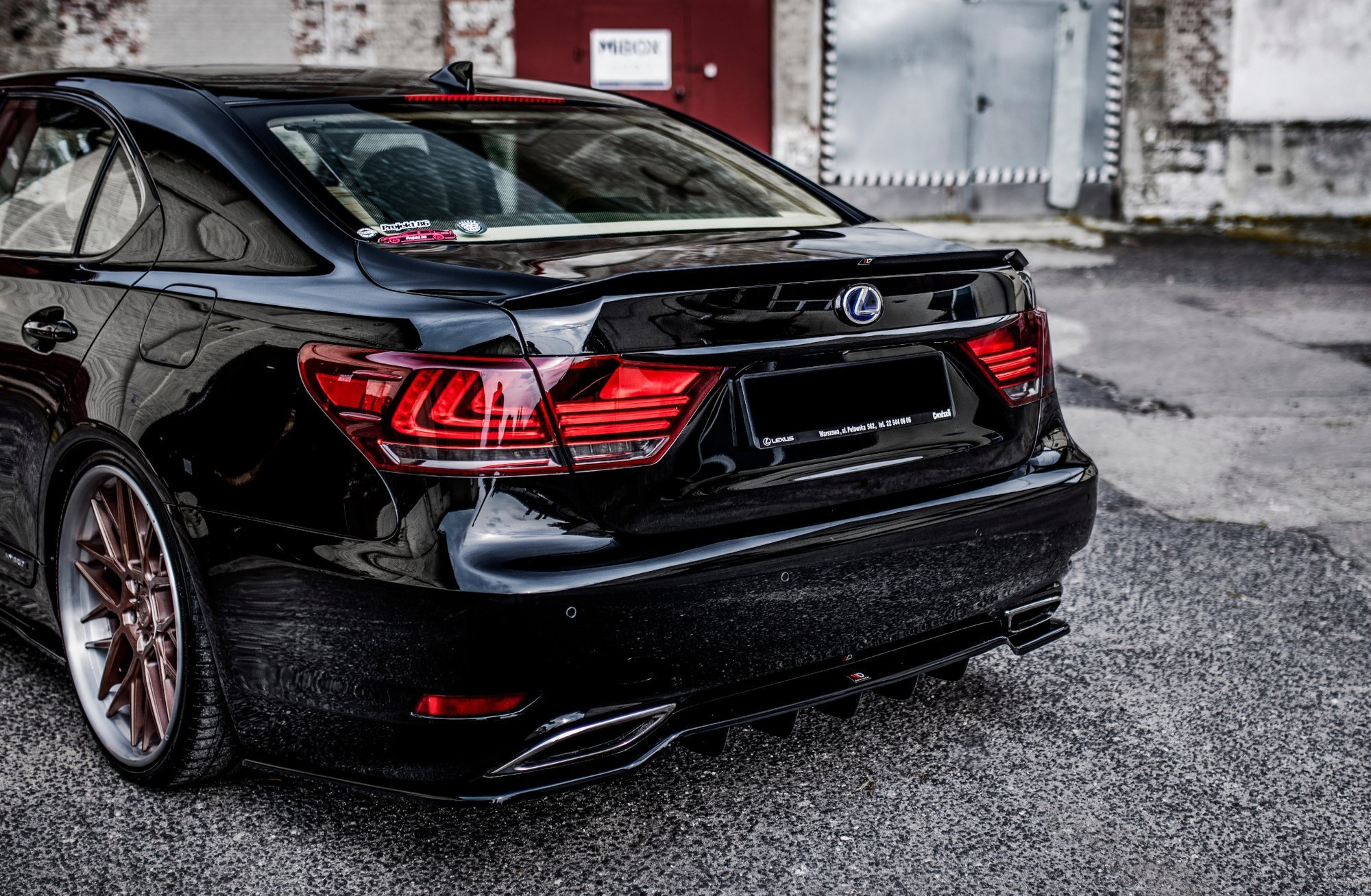 Spoiler CAP für Lexus LS Mk4 Facelift schwarz Hochglanz