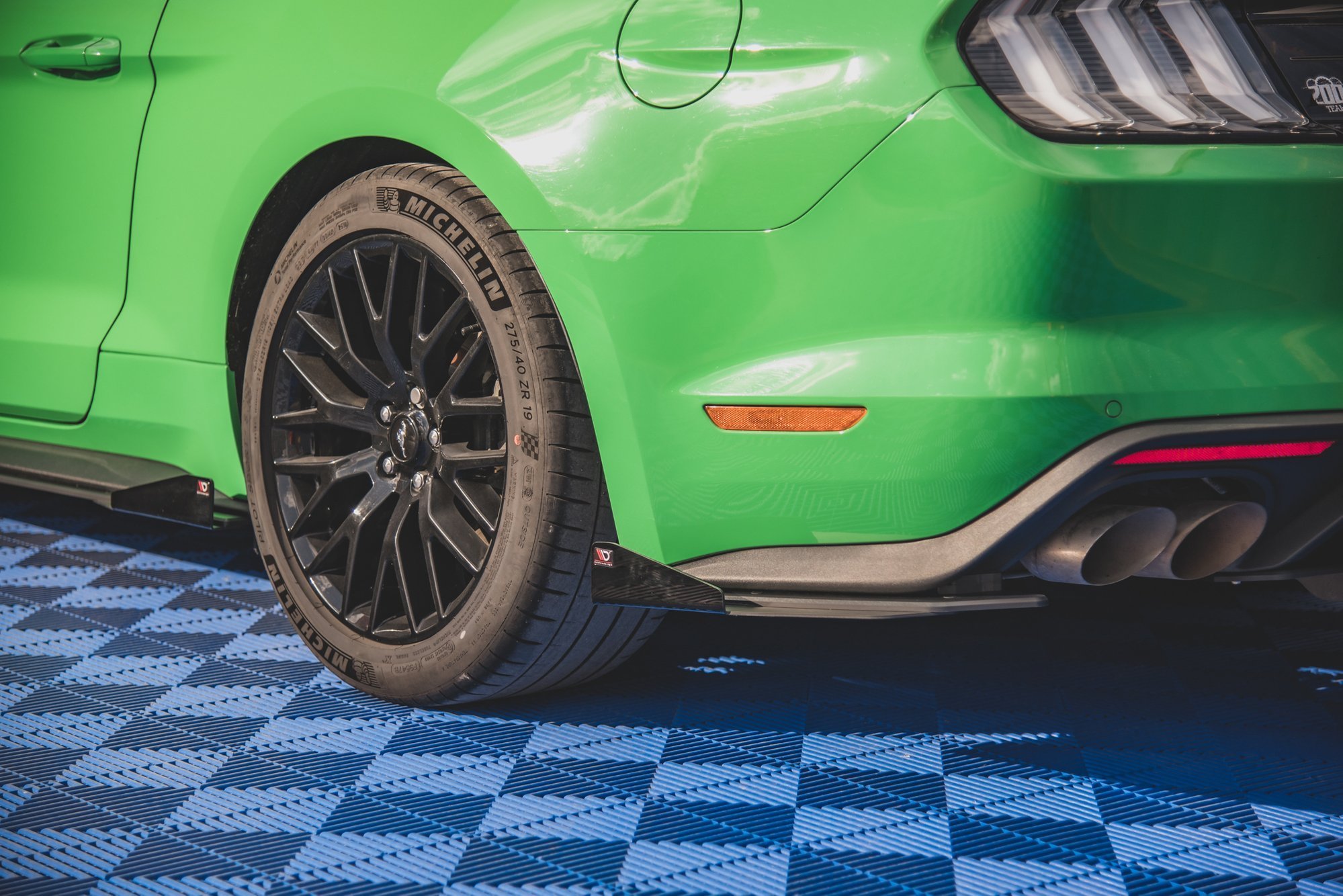 Street Pro Heck Ansatz Flaps V.1 passend für Ford Mustang GT Mk6 FL schwarz Hochglanz