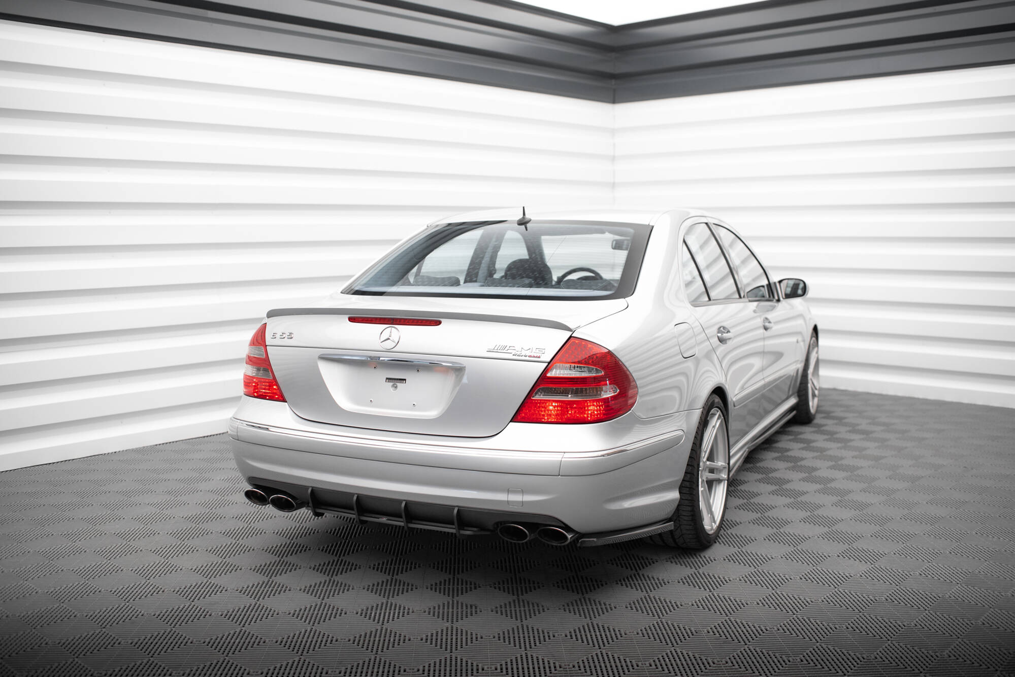 Street Pro Heckschürze Heck Ansatz Diffusor passend für Mercedes E 55 AMG W211 rot