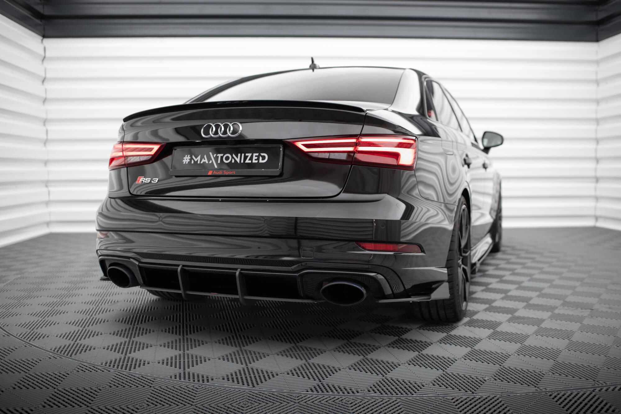 Street Pro Heck Ansatz Flaps passend für Audi RS3 Limousine 8V FL schwarz Hochglanz