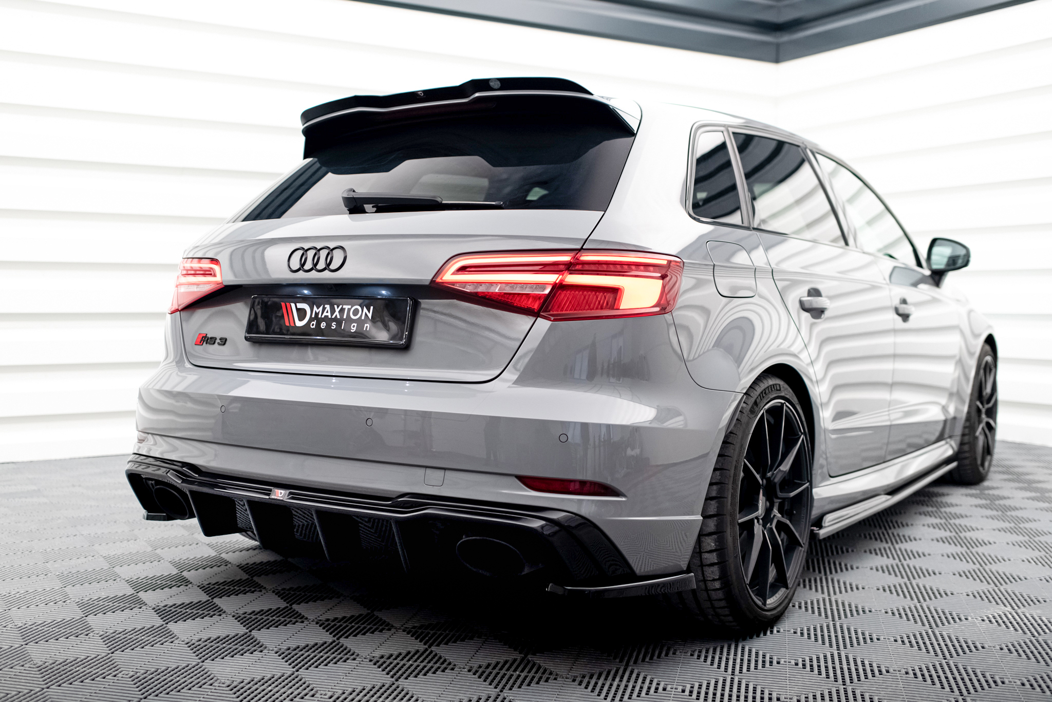 Spoiler CAP V.1 für Audi RS3 8V / 8V FL Sportback schwarz Hochglanz