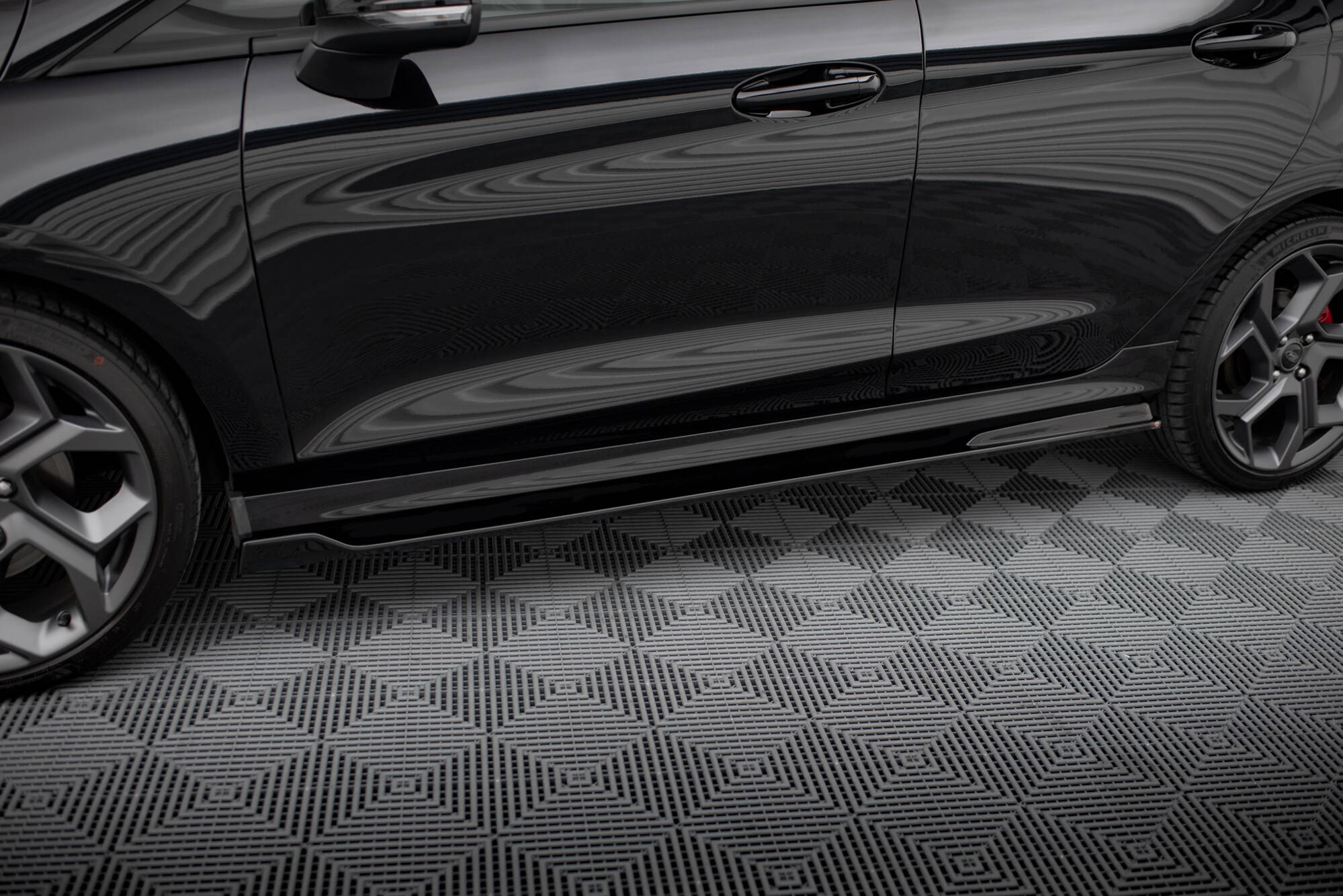 Seitenschweller Ansatz für V.3 für Ford Fiesta Mk8 ST / ST-Line schwarz Hochglanz
