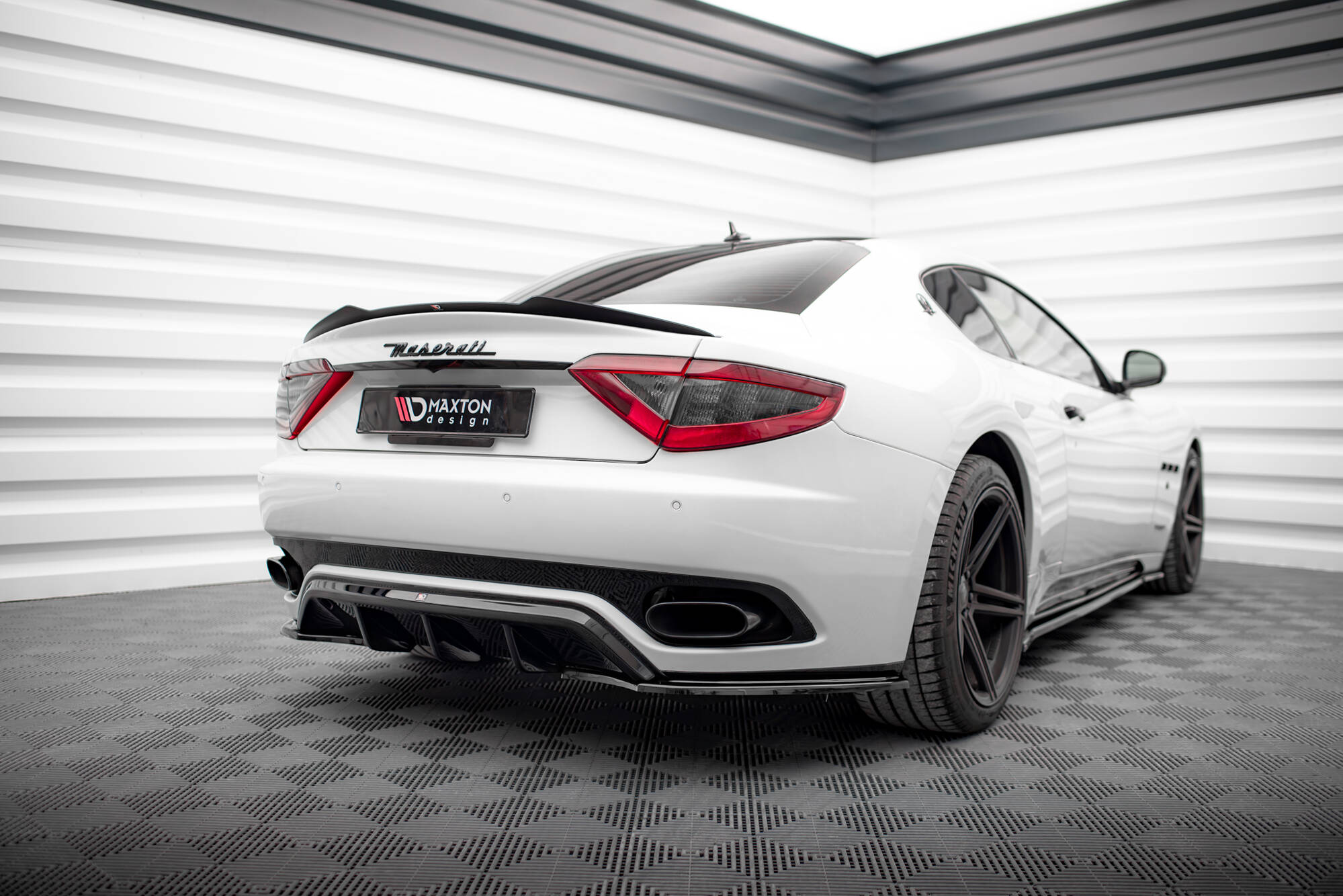 Diffusor Flaps V.2 passend für Maserati Granturismo Mk1 schwarz Hochglanz