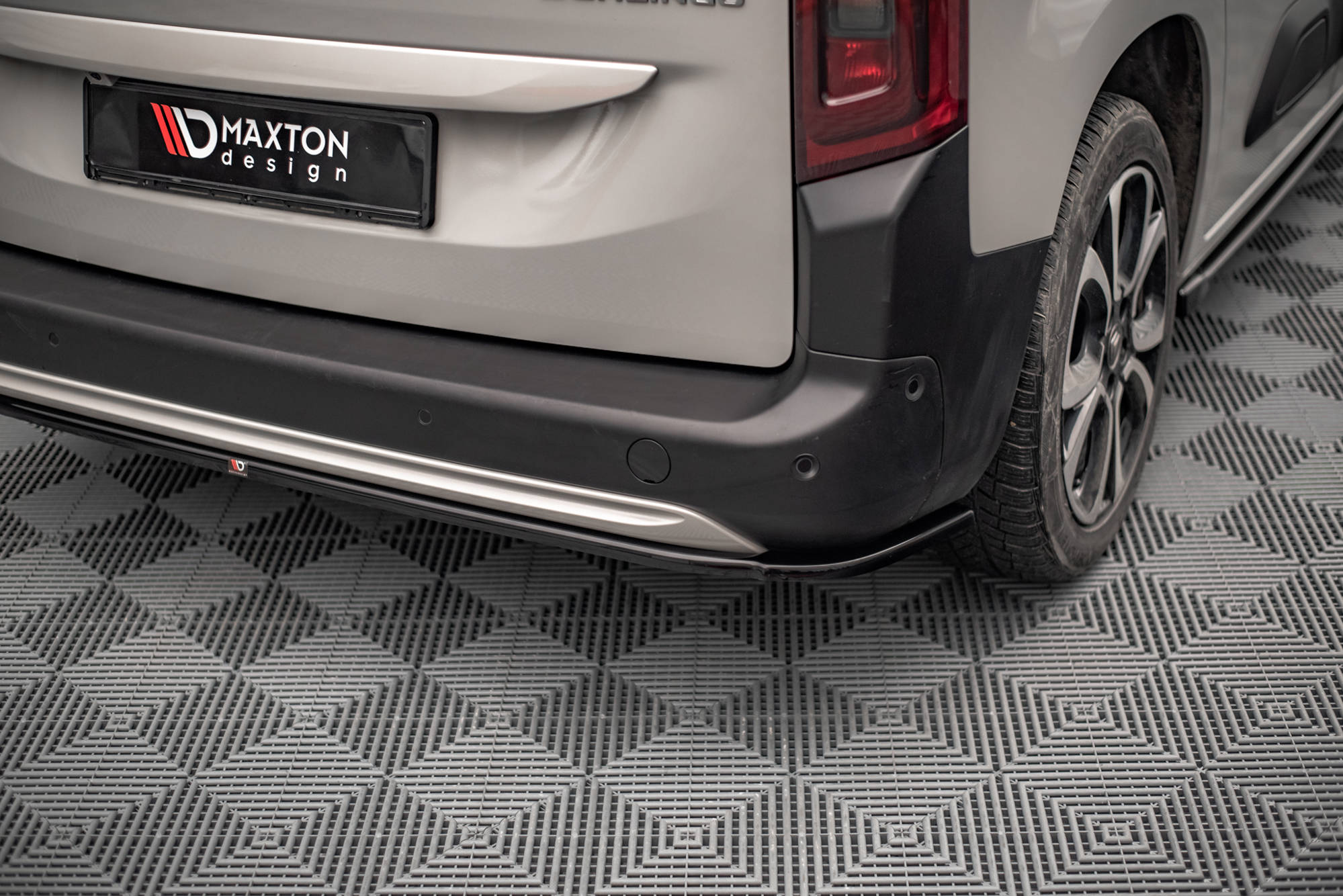 Street+ Mittlerer Diffusor Heck Ansatz passend für Citroen Berlingo Mk3 schwarz Hochglanz