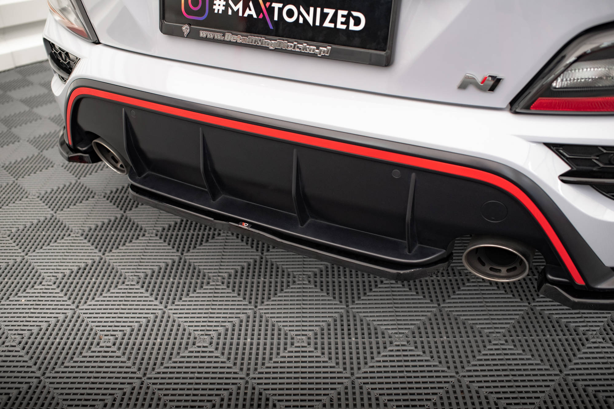 Street+ Mittlerer Diffusor Heck Ansatz passend für Hyundai Kona N Mk1 schwarz Hochglanz