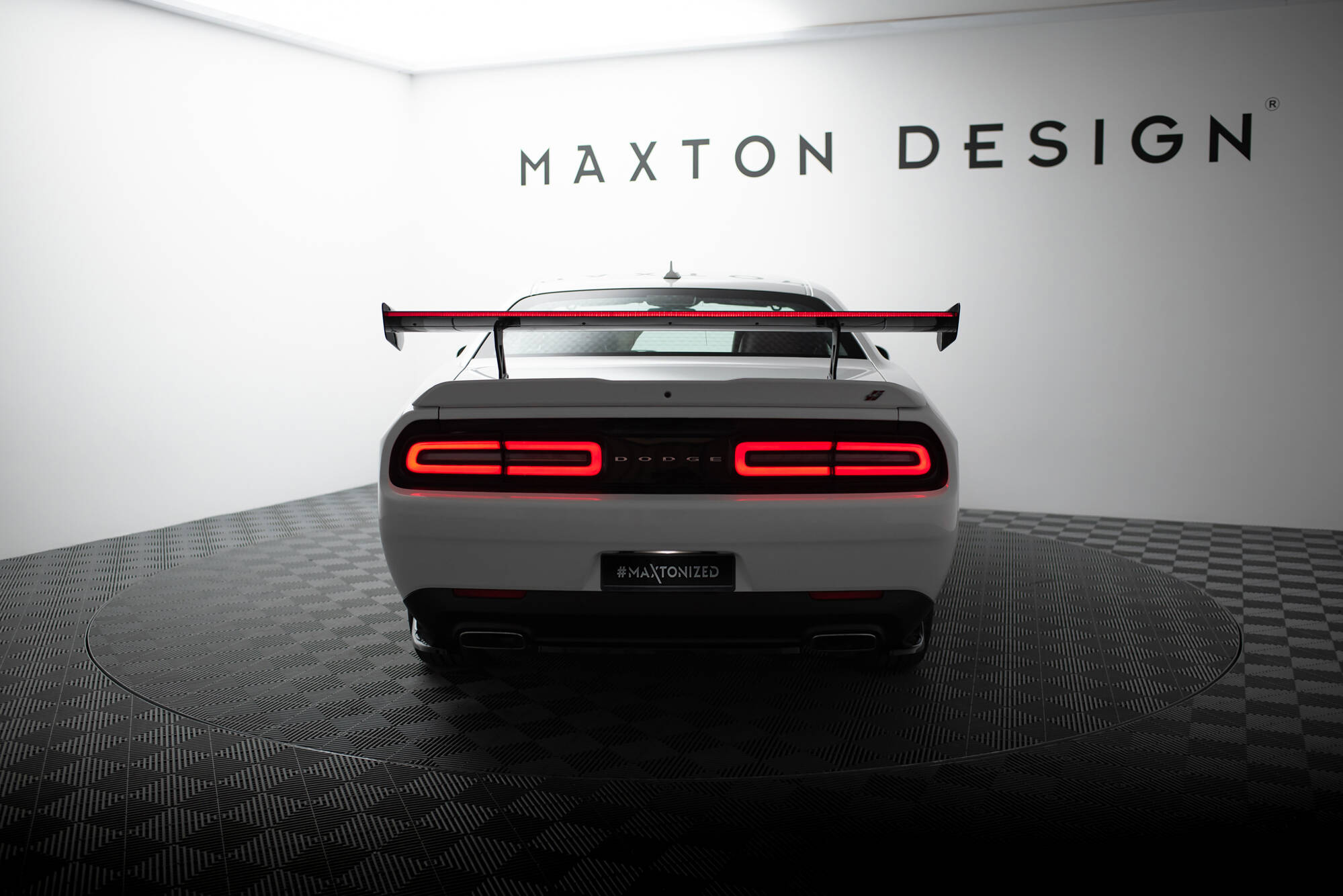 Carbon Heck Spoiler Heckflügel + LED passend für Dodge Challenger Mk3