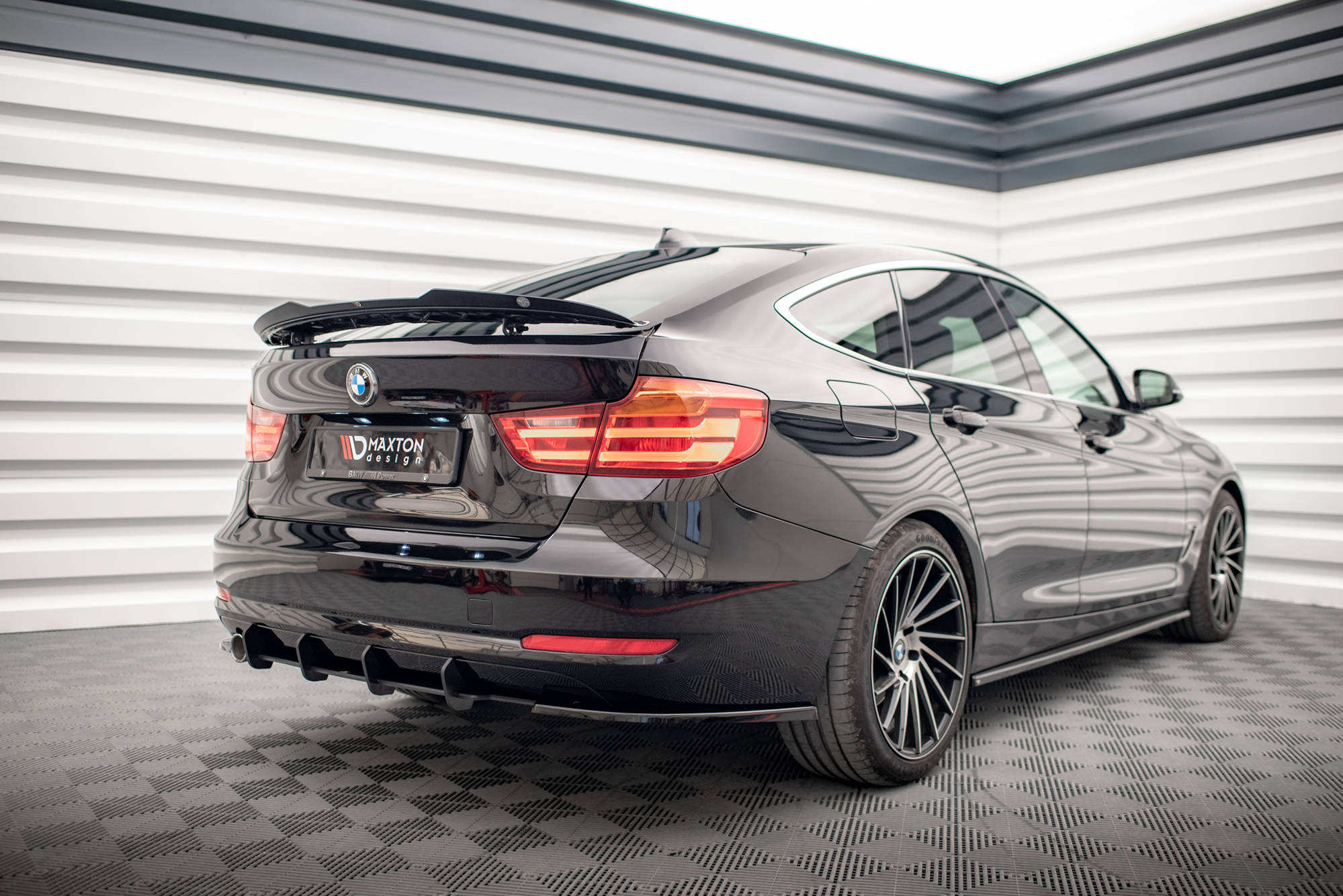 Street Pro Heckschürze Heck Ansatz Diffusor passend für BMW 3er GT F34 schwarz-rot