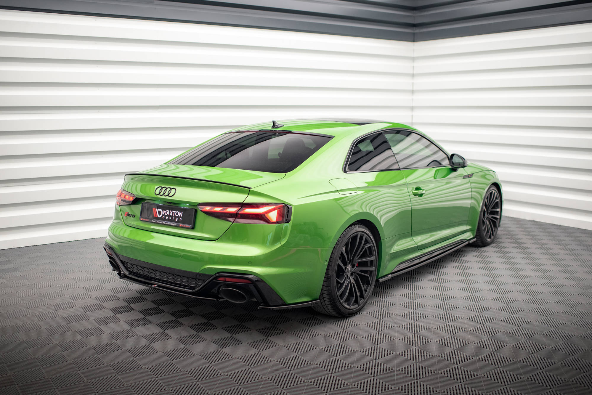 Street+ Mittlerer Diffusor Heck Ansatz passend für Audi RS5 F5 FL schwarz Hochglanz
