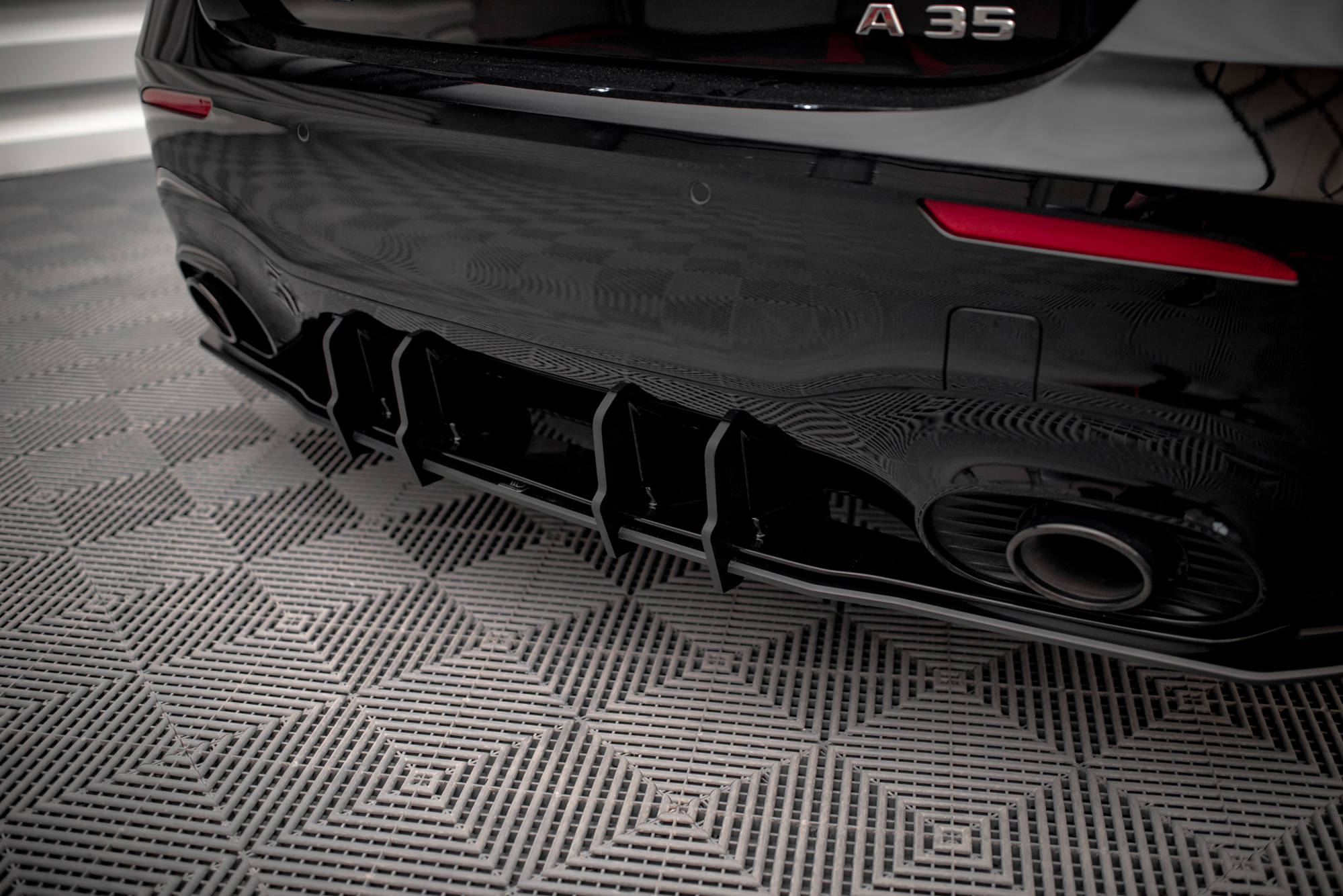 Street Pro Heckschürze Heck Ansatz Diffusor passend für Mercedes A35 AMG Hatchback W177 rot+ Hochglanz Flaps