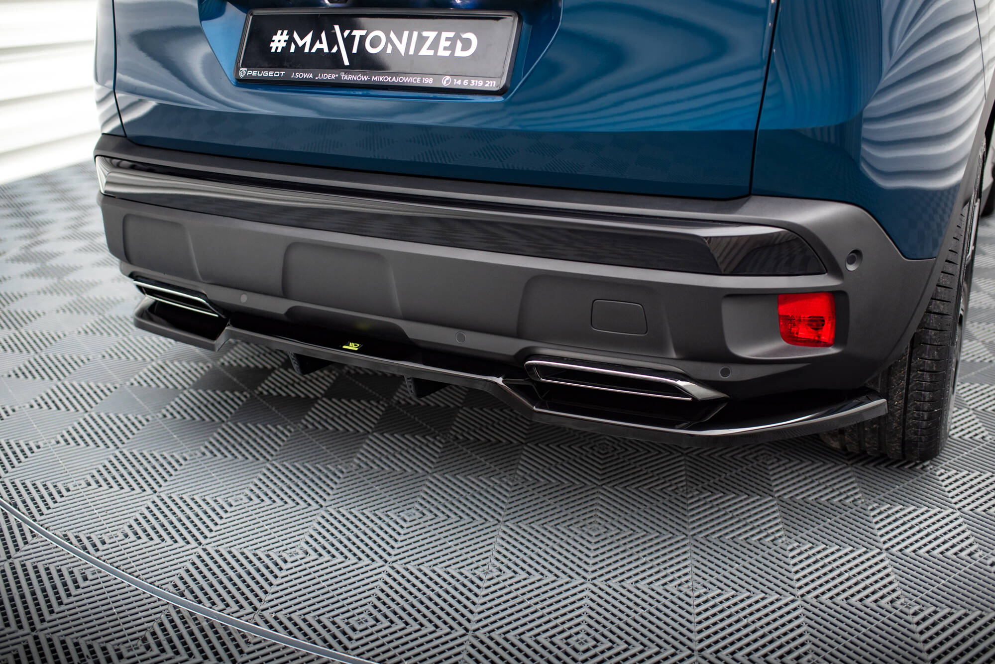 Street+ Mittlerer Diffusor RACE Heck Ansatz passend für Peugeot 3008 GT-Line Mk2 FL schwarz Hochglanz